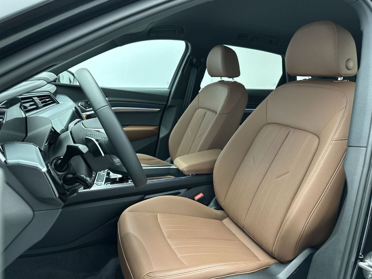 أودي Q8 إي ترون 55 quattro Advanced 408hp (Ref# 028541)