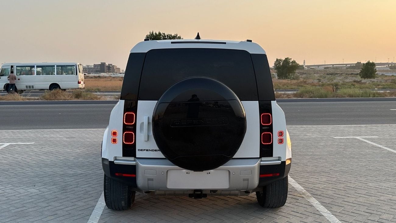 Land Rover Defender 110 S P300