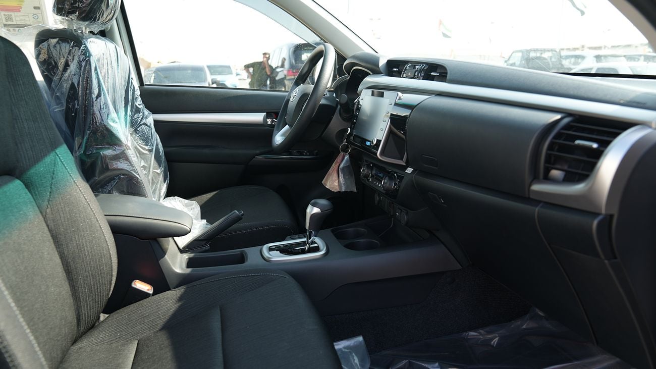 تويوتا هيلوكس SR5