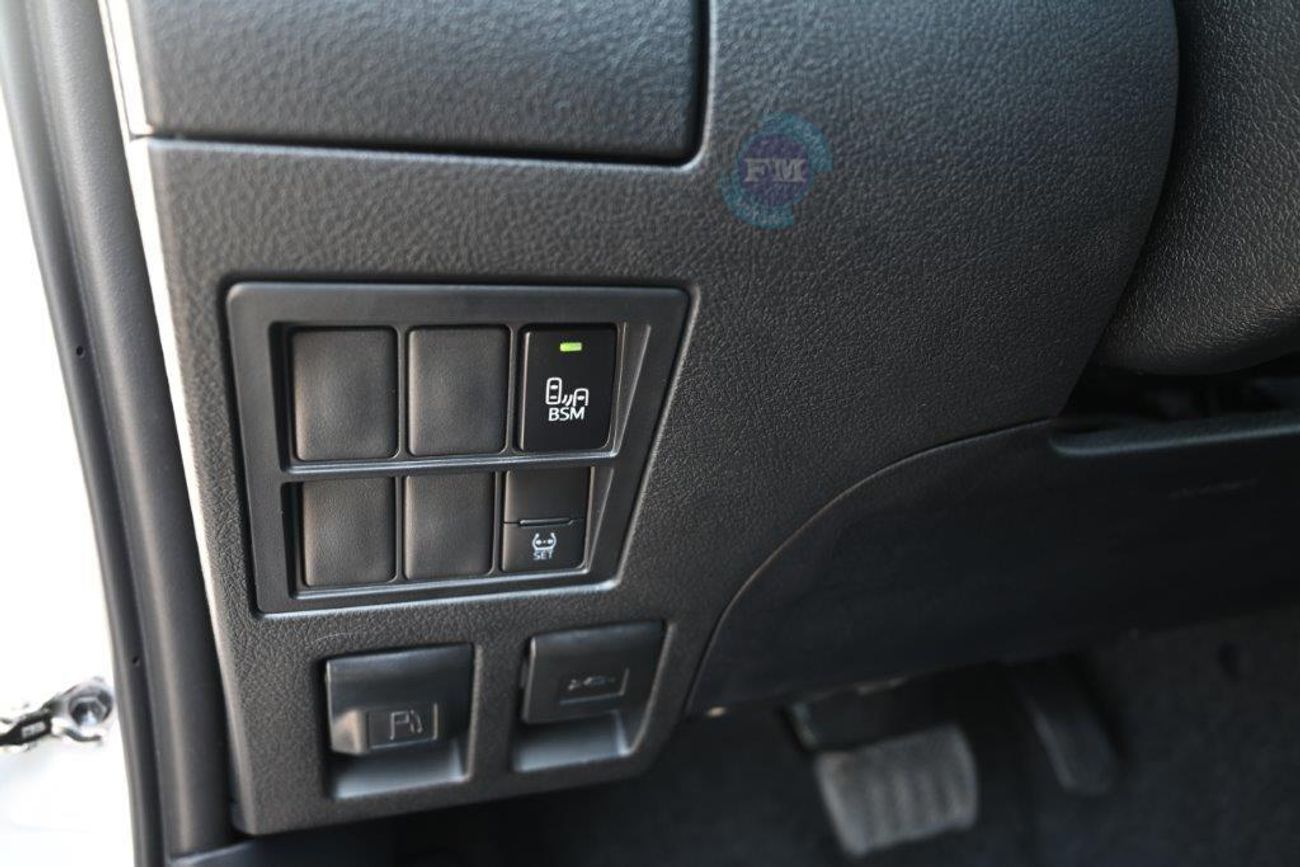 تويوتا هيلوكس Double Cab SR5 2.7L Petrol 4WD Automatic