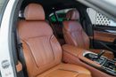 BMW 750Li xDrive 4.4L (523 HP)