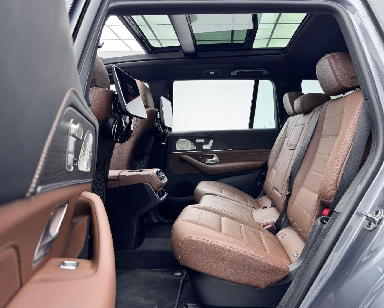 مرسيدس بنز GLS 450 4MATIC 2024 Mercedes Benz GLS450 AMG 4MATIC, 2028 BMW Warranty + Service Pack, Full Options, 7 Seate