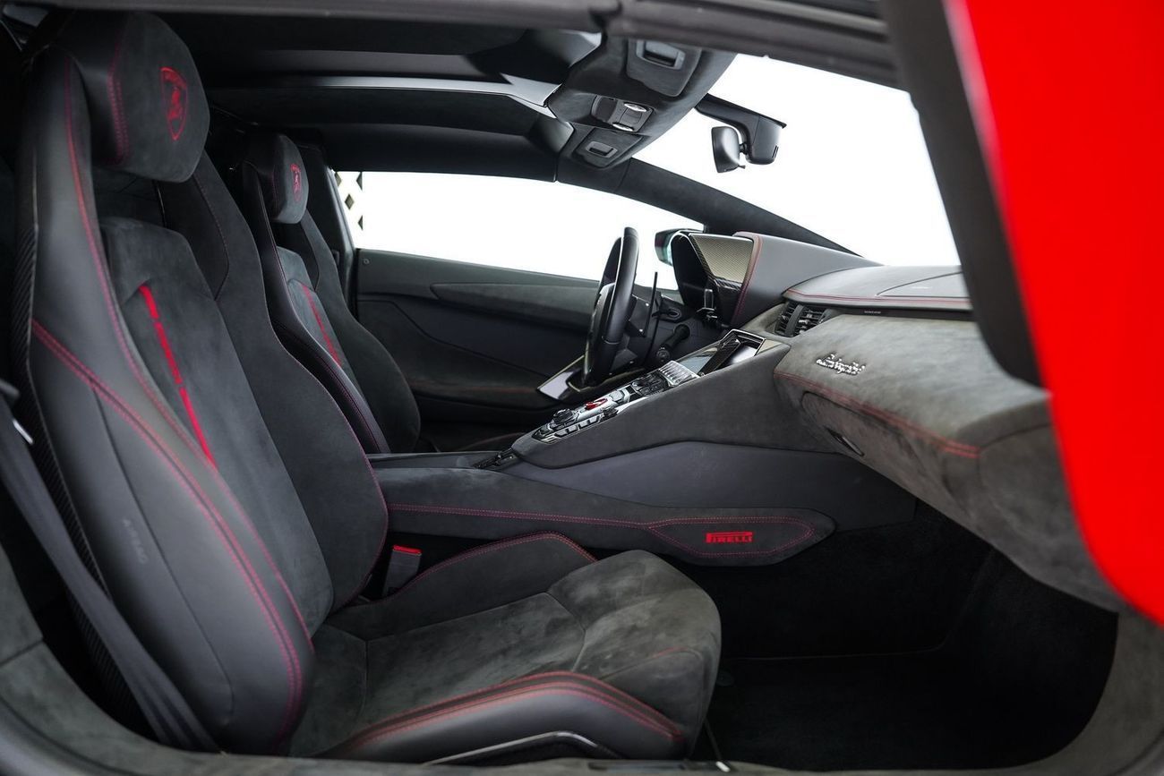 لامبورغيني أفينتادور 6.5L V12 Aventador Roadster Pirelli Edition