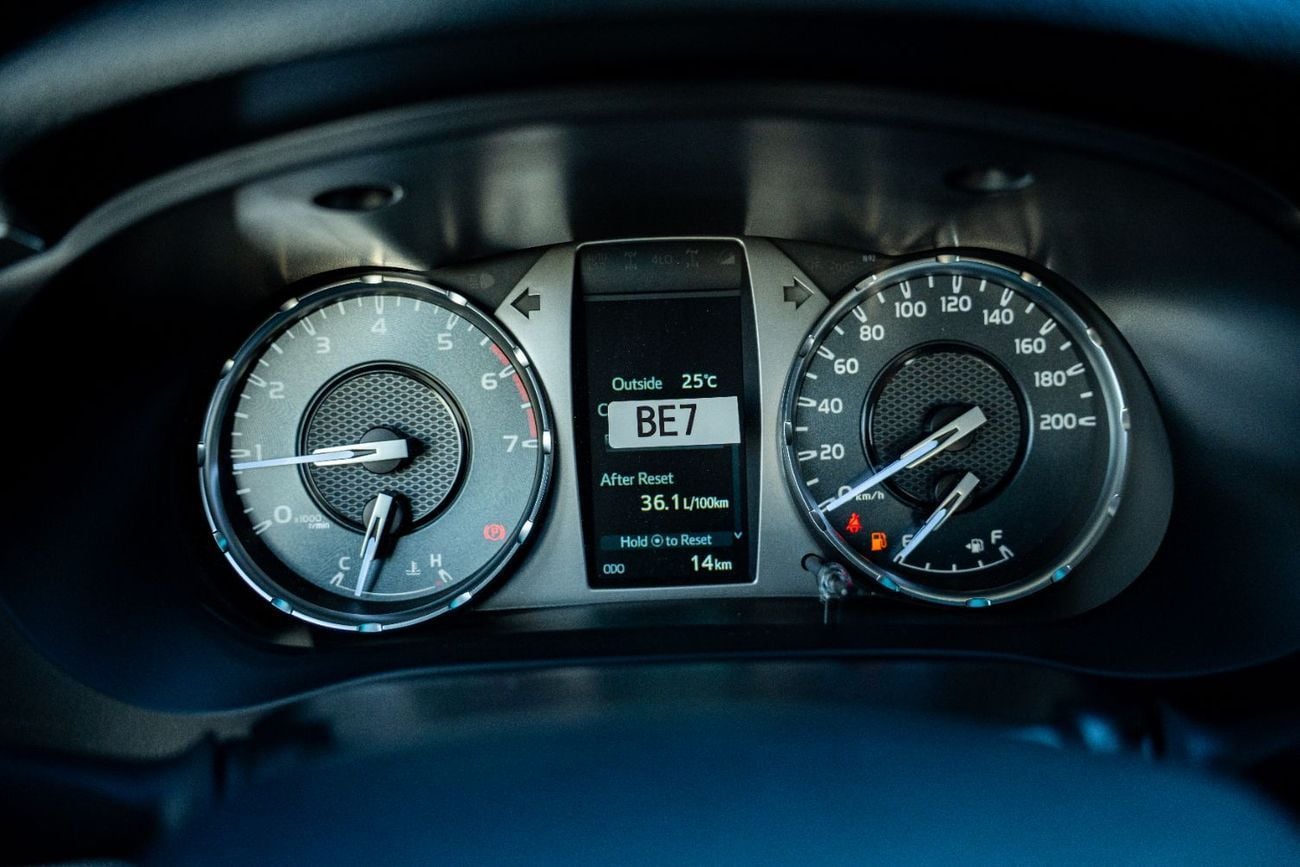 Toyota Hilux 2026 Toyota Hilux D/C  M/T  (2.7L   4WD)