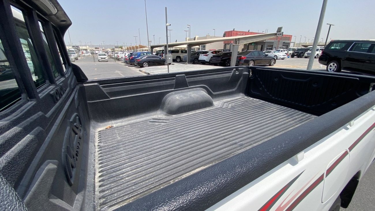 تويوتا هيلوكس GL 2.7L Single Cab Utility