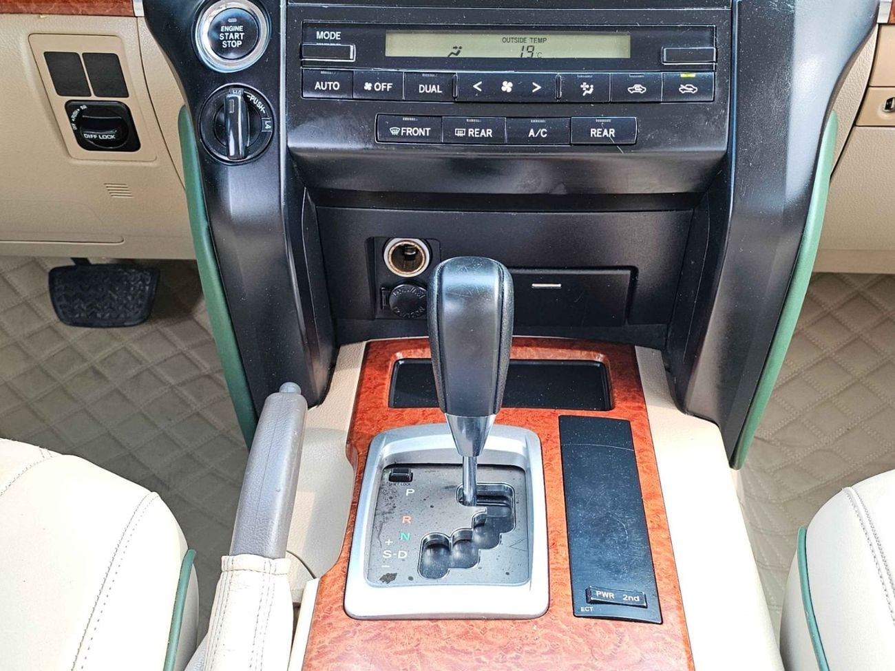 تويوتا لاند كروزر Toyota landcruise 2015 Model Modified 2024 Model V8 4.5 petrol Engine Colour Green Transmission Auto