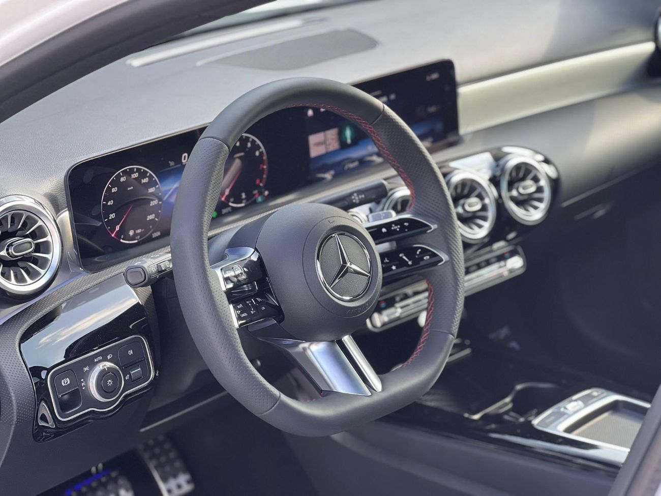 مرسيدس بنز A 200 مرسيدس A200 بانوراما خليجي تحت ضمان الوكالة ا