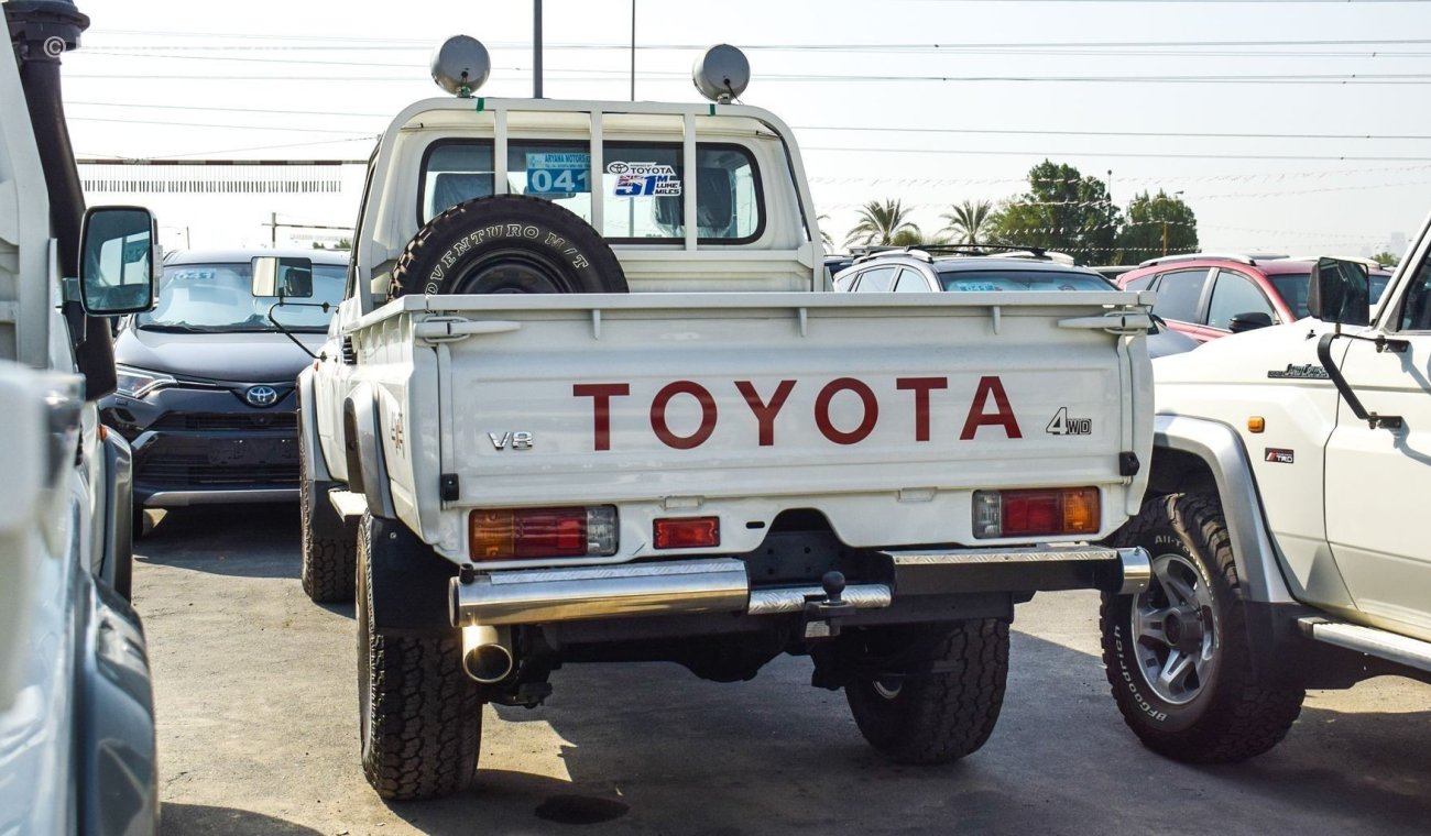 Toyota Land Cruiser Pick Up V8 1VD engine Diesel turbo clean car