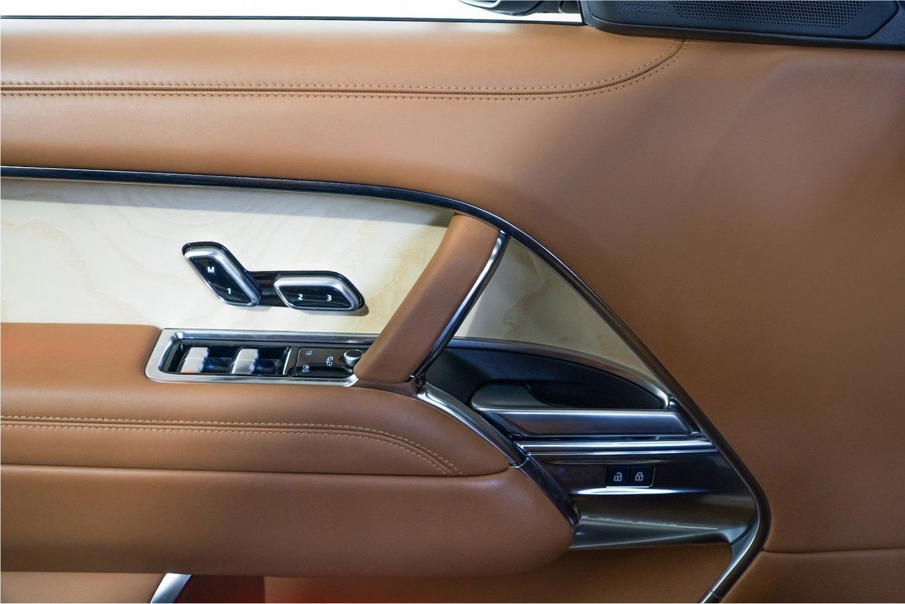 Land Rover Range Rover SV Autobiography / Full PPF / Al Tayer Warranty