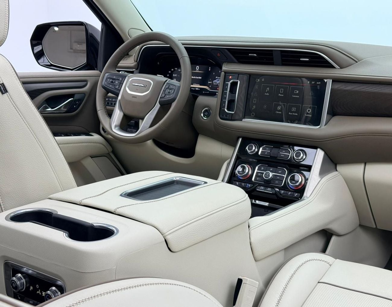 جي أم سي يوكون 2024 GMC Yukon Denali, 2029 GMC Warranty + Service Pack, Very Low Km, 7 Seater, GCC