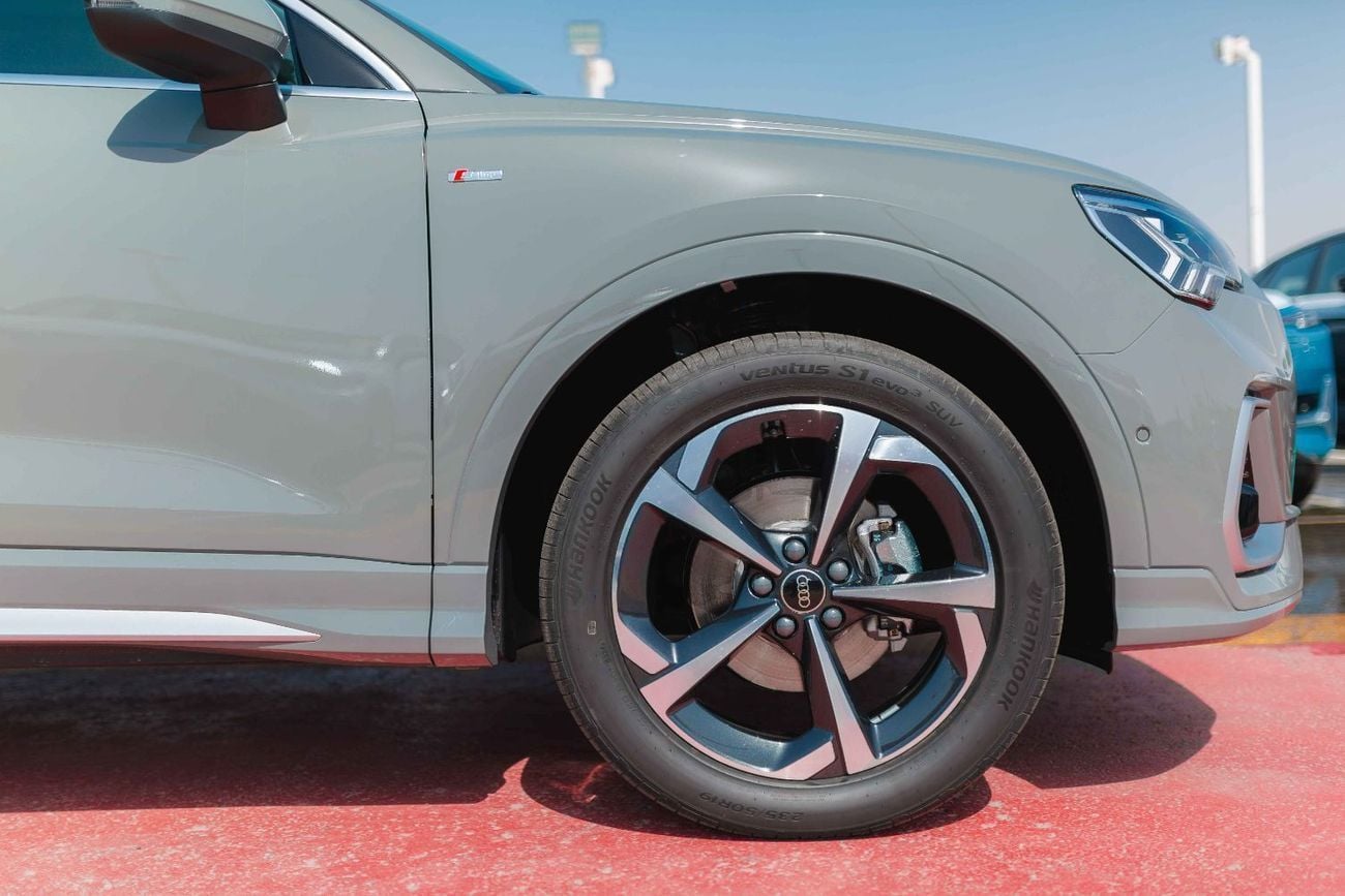 أودي Q3 35 TFSI S-LINE Audi Q3 TFSI 35 S Line 1.5 Turbo (2025) Nardo Grey