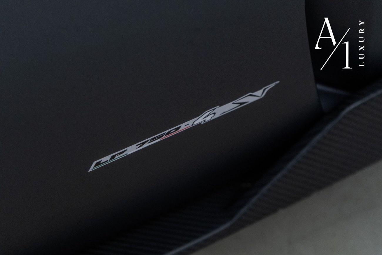 Lamborghini Aventador 6.5L V12 2015 Lamborghini Aventador SV Kit V12, Very Low Kms, Excellent Condition, GCC Spec