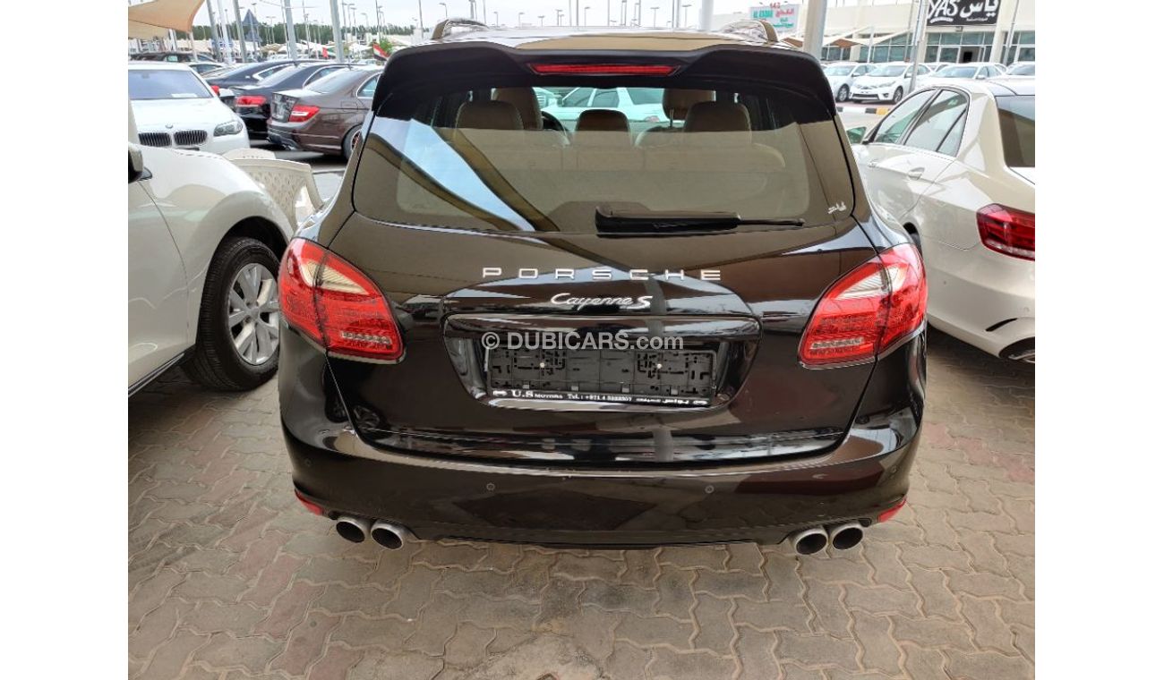 Porsche Cayenne 2013 model full options GCC specs service history available
