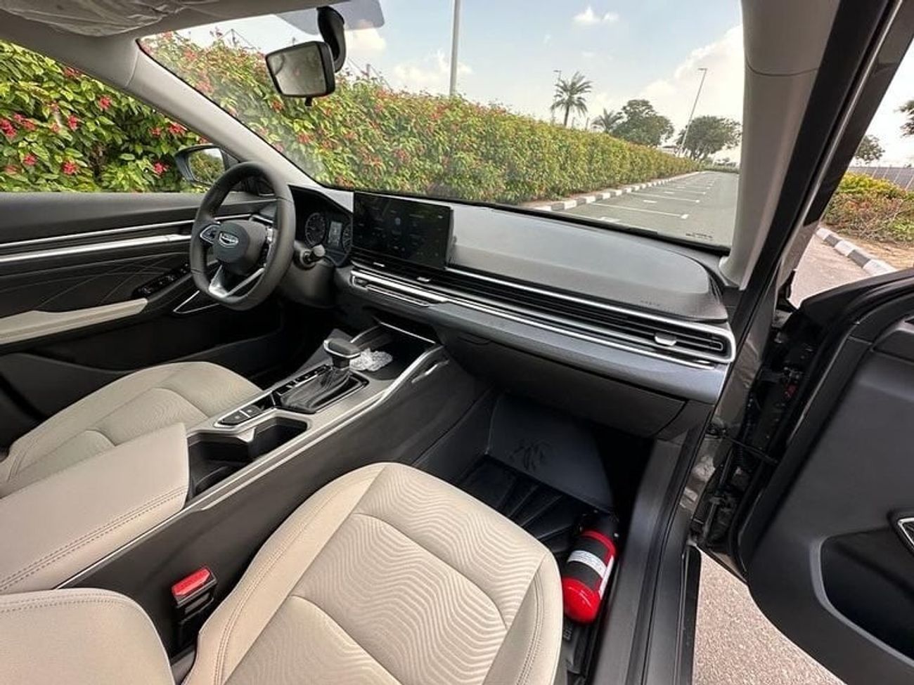 جيلي إمجراند 1.5 L 2024 Push start  Keyless entry  Rear camera