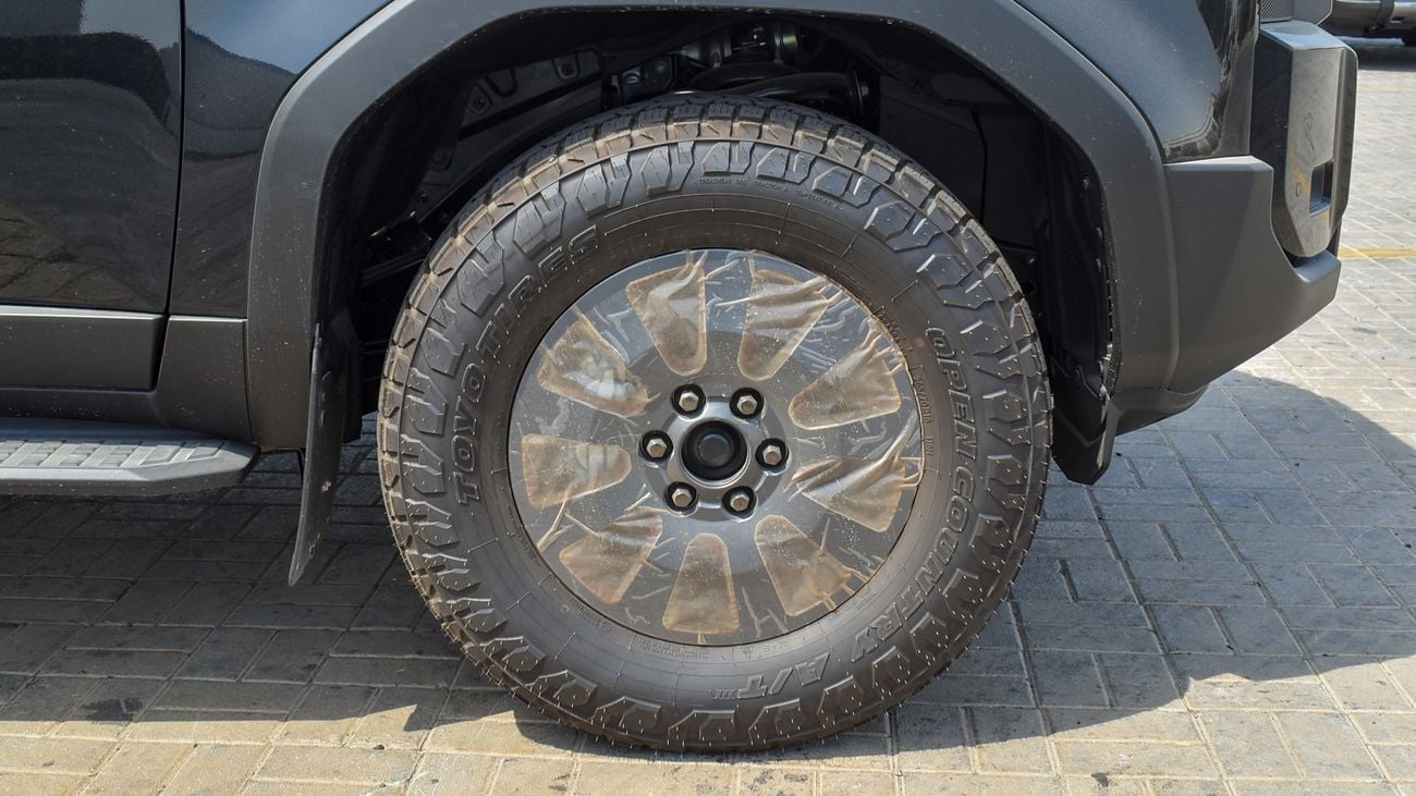 تويوتا برادو 2.4L Petrol with Sunroof