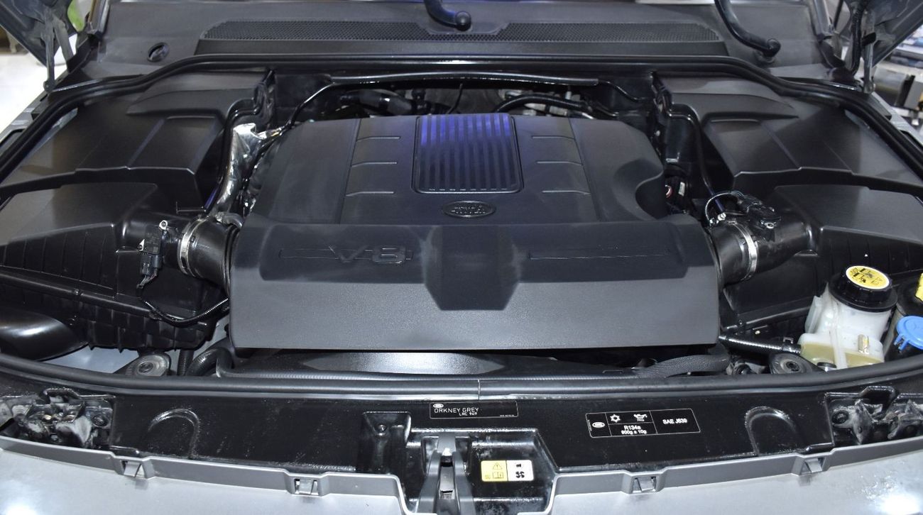 Land Rover Discovery EXCELLENT DEAL for our Land Rover LR4 HSE V8 ( 2013 Model ) in Grey Color GCC Specs