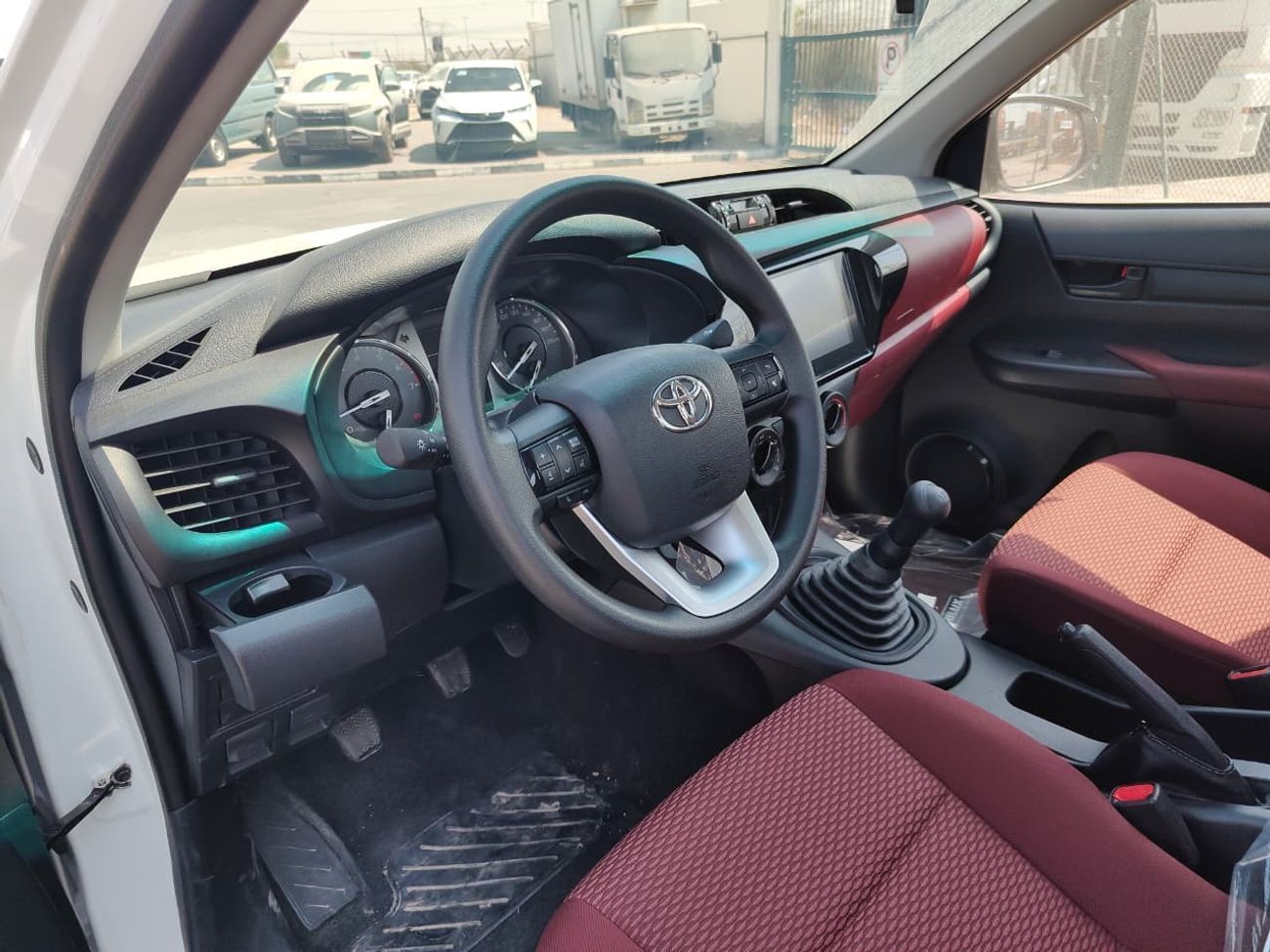 تويوتا هيلوكس TOYOTA HILUX SINGLE CABIN 2.7L Petrol Manual Transmission 4X2