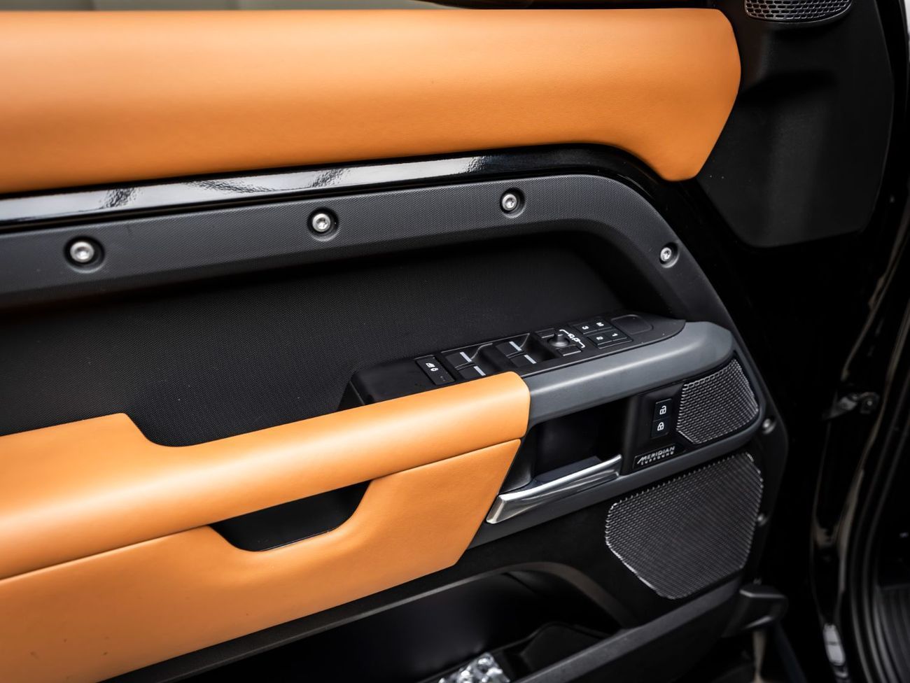 لاند روفر ديفندر P400 110 X 3.0L (5 Seater)