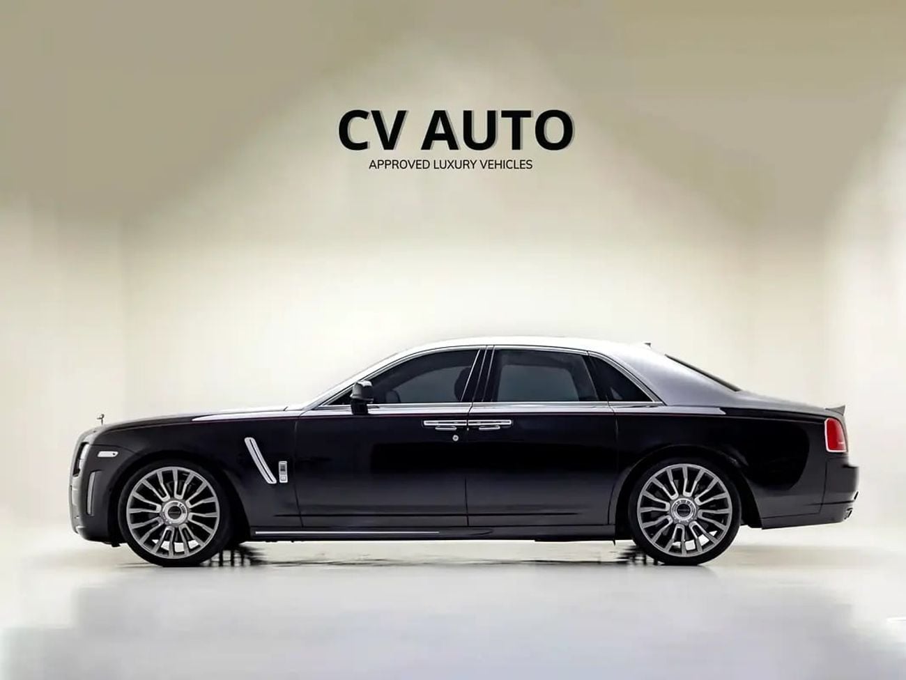 Rolls Royce Ghost with Mansory Kit | GCC Spec - Immaculate Condition