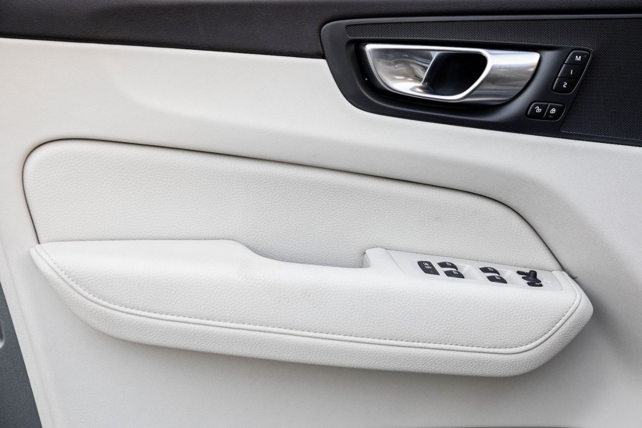 Volvo XC60 T5 | 2,546 P.M  | 0% Downpayment | Agency Serviced