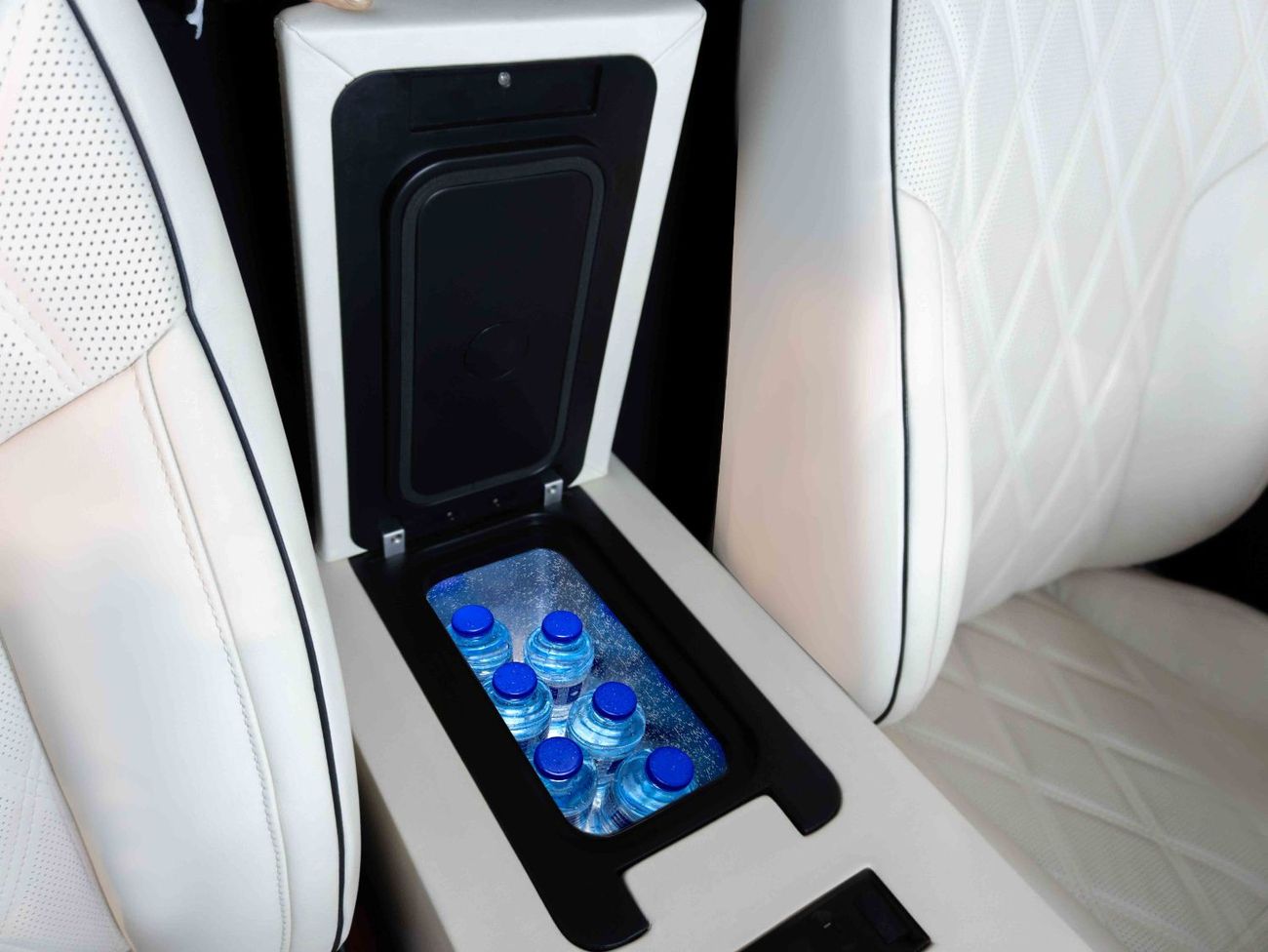 مرسيدس بنز V 300 Built by Barugzai – V300 2025 | Exclusive 1 of 5 | Additional AC