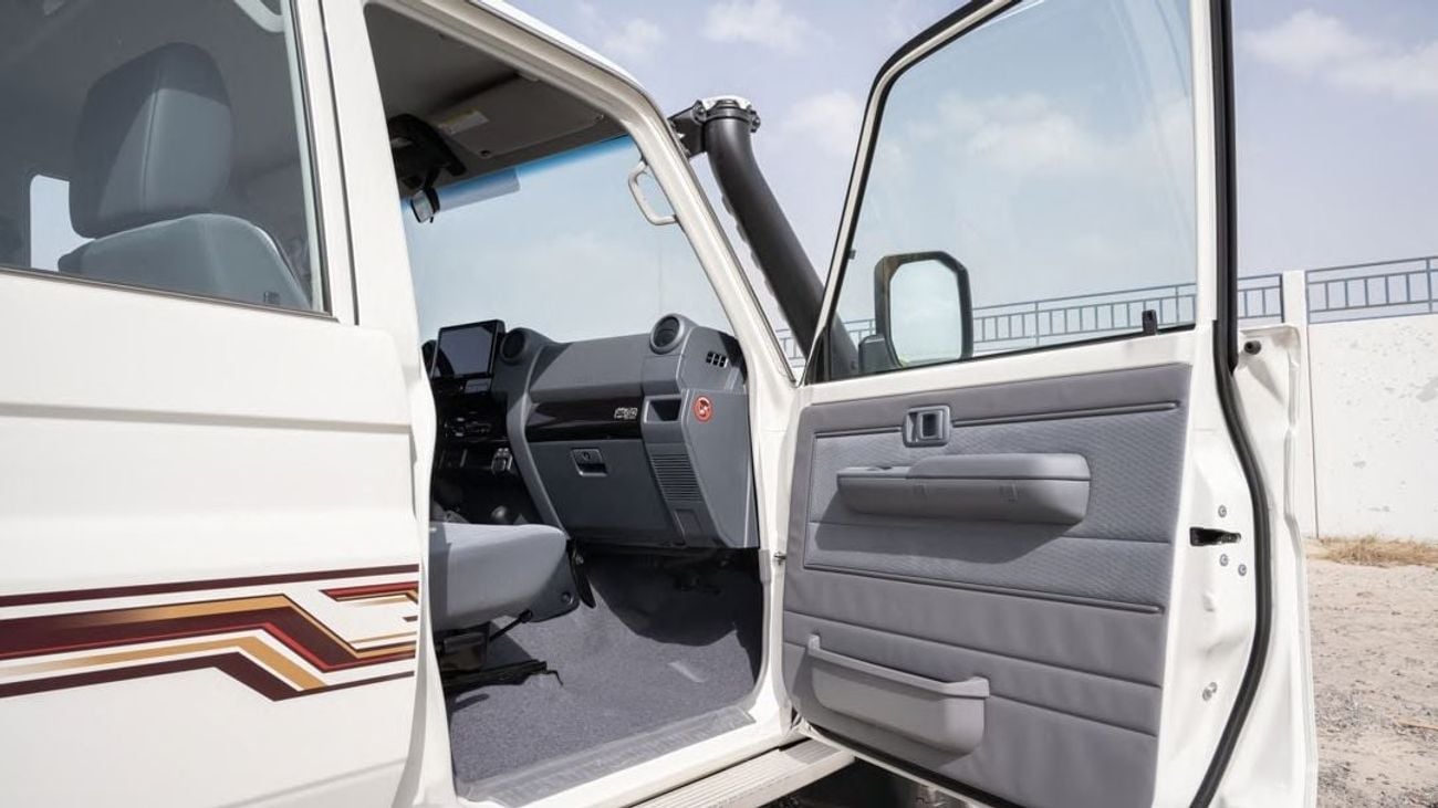 Toyota Land Cruiser 70 LC76 4.0 MT mid option 2025
