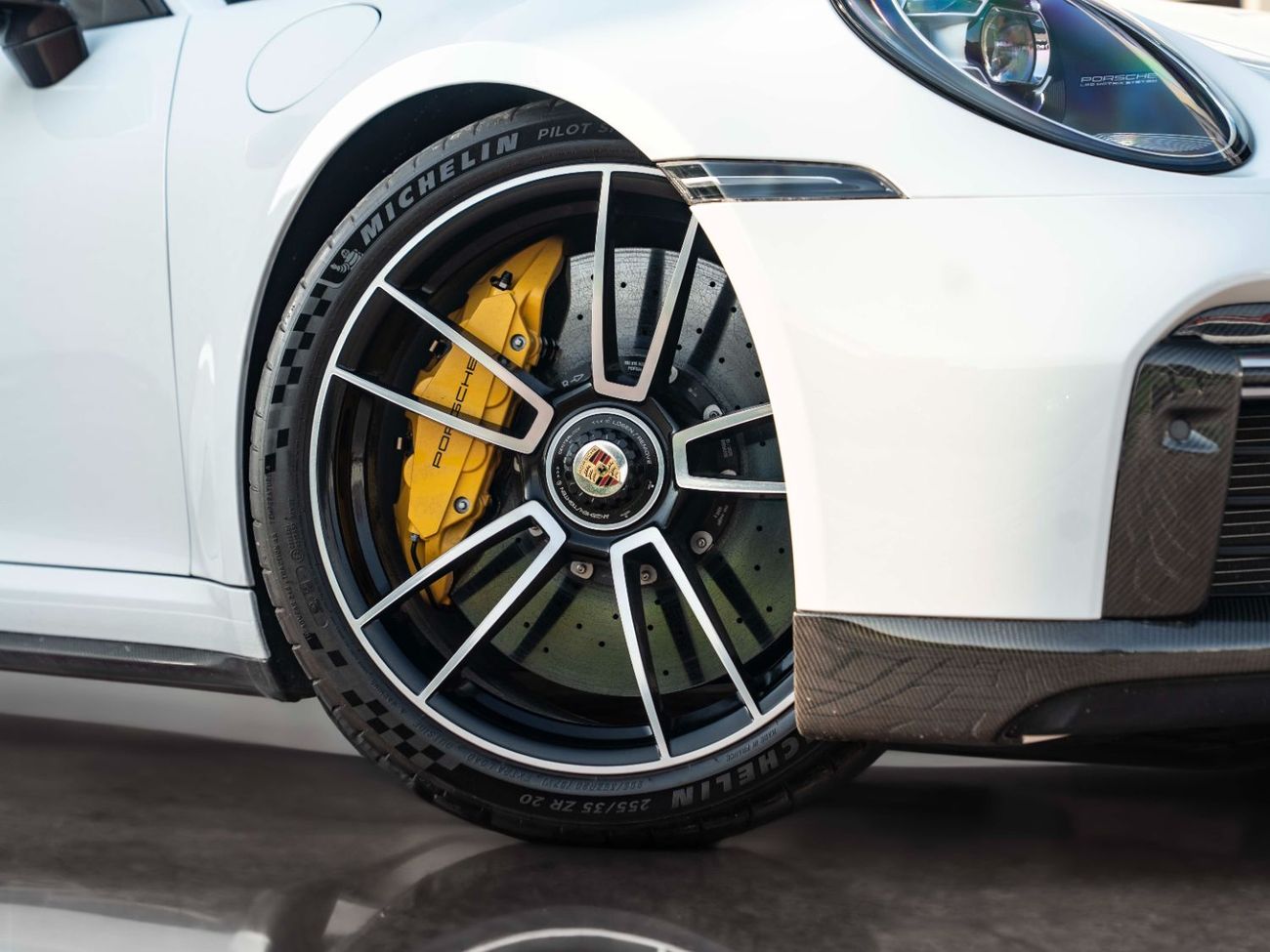 Porsche 911 Turbo S 3.8L (640 HP) Coupe