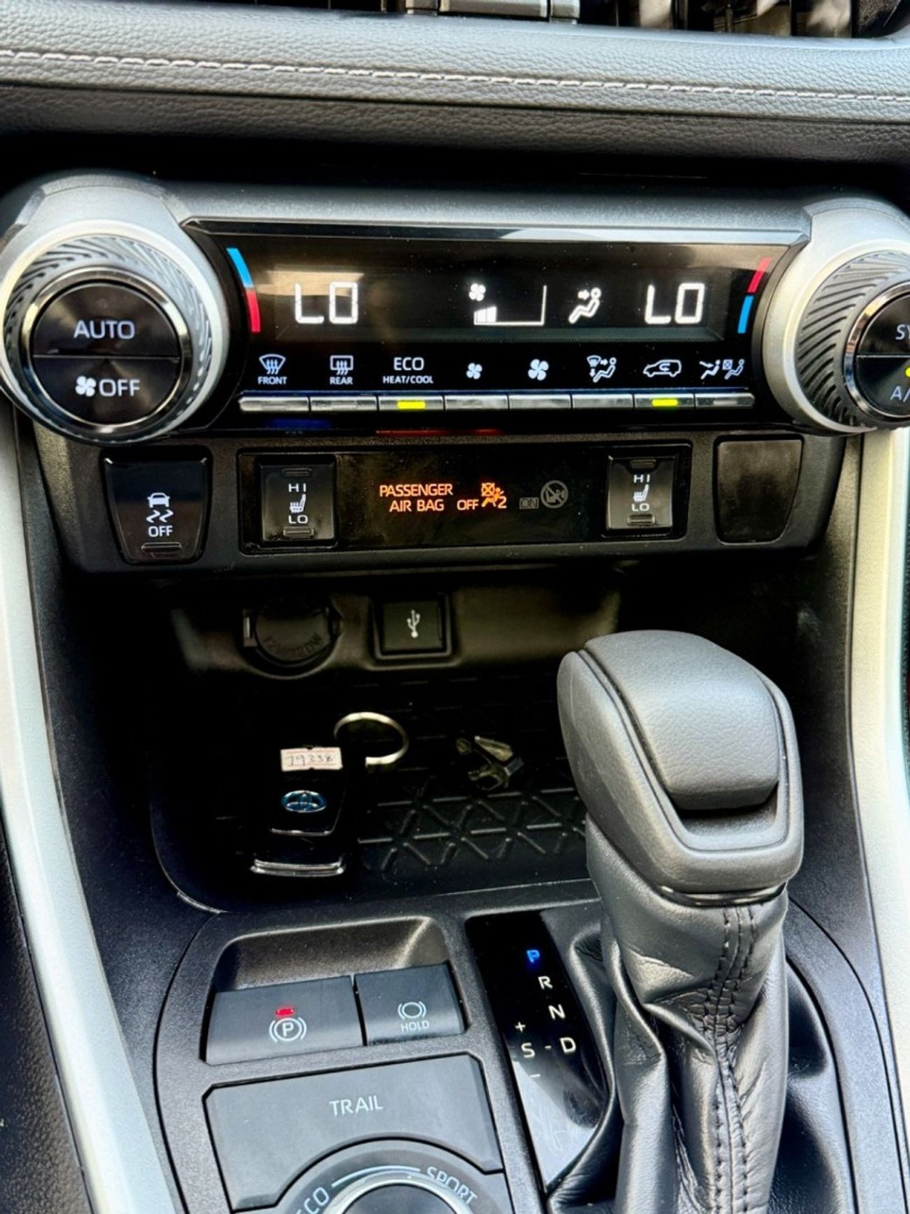 تويوتا راف ٤ XLE 2.5L