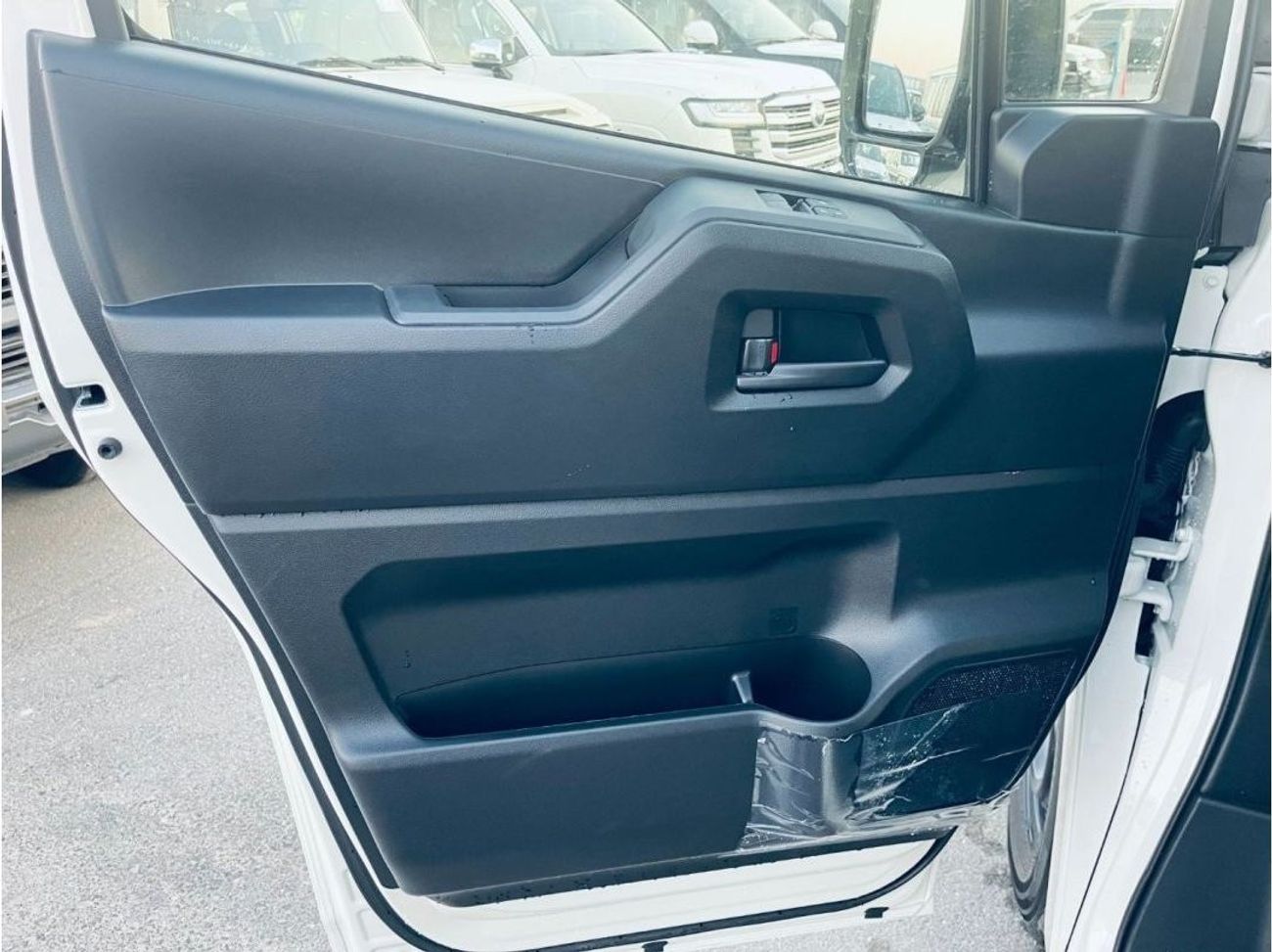 تويوتا هاياس 3.5L V6 High Roof Petrol Automatic Mid Option 2026 MODEL