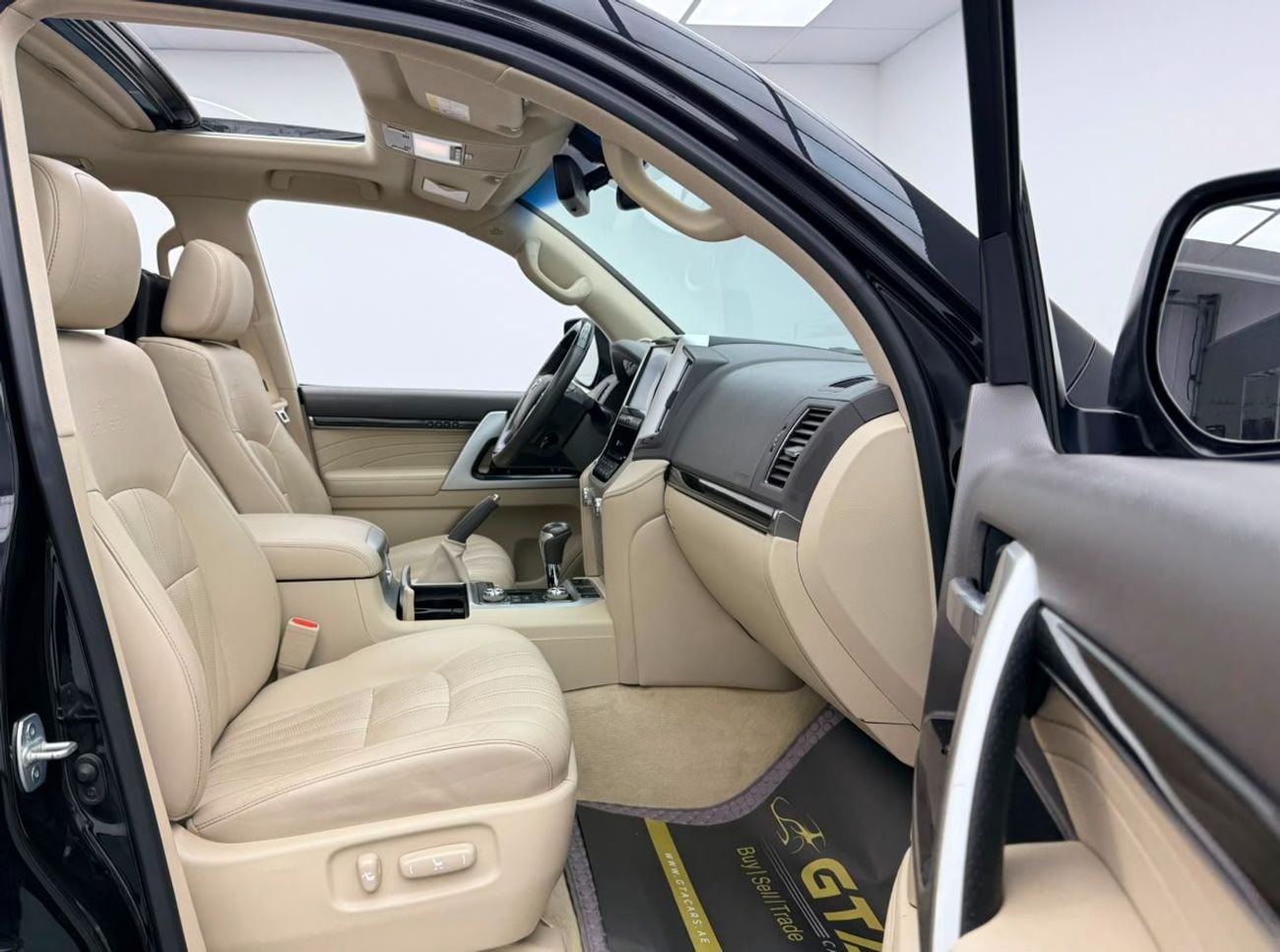 Toyota Land Cruiser 2020 Toyota Land Cruiser VX S, Auto Guard Warranty, Service History, GCC Specs