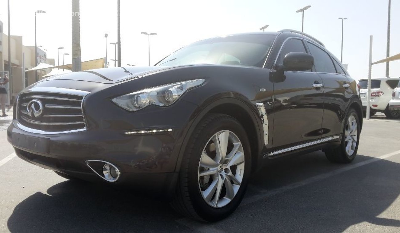 إنفينيتي QX70