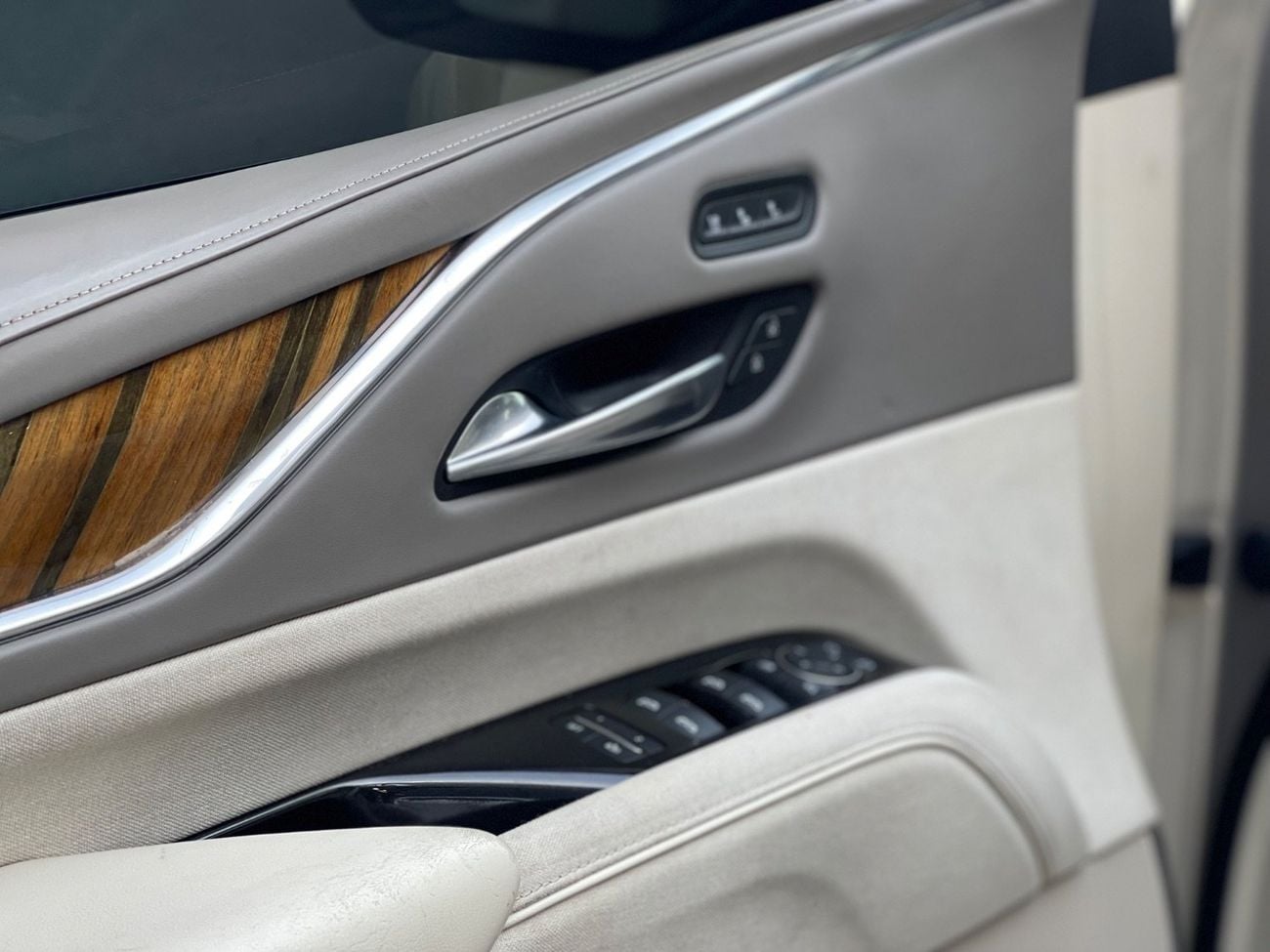 Cadillac Escalade Premium Luxury Platinum 6.2L 4WD MASSAGING SEATS / PREMIUM SOUND SYSTEM / HEAD UP DISPLAY / 360 CAME