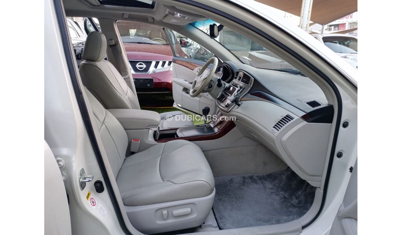 تويوتا افالون موديل 2011 وارد فتحة جلد مثبت سرعة تحكم رنجات حساسات بحالة ممتازة