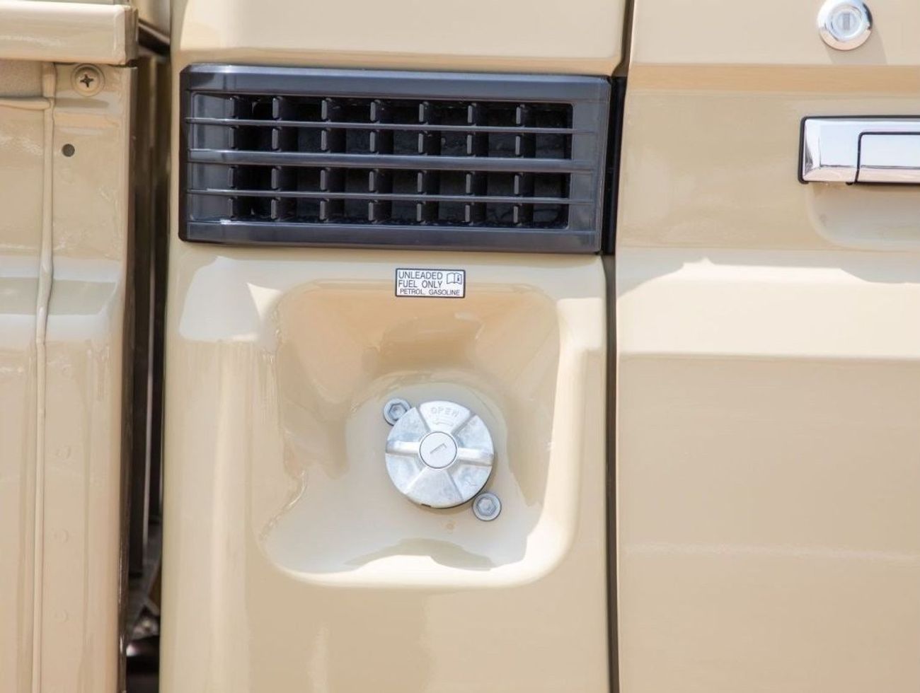 Toyota Land Cruiser Pick Up LC79 STD 4.0L Petrol/4WD/Single Cabin. Export only