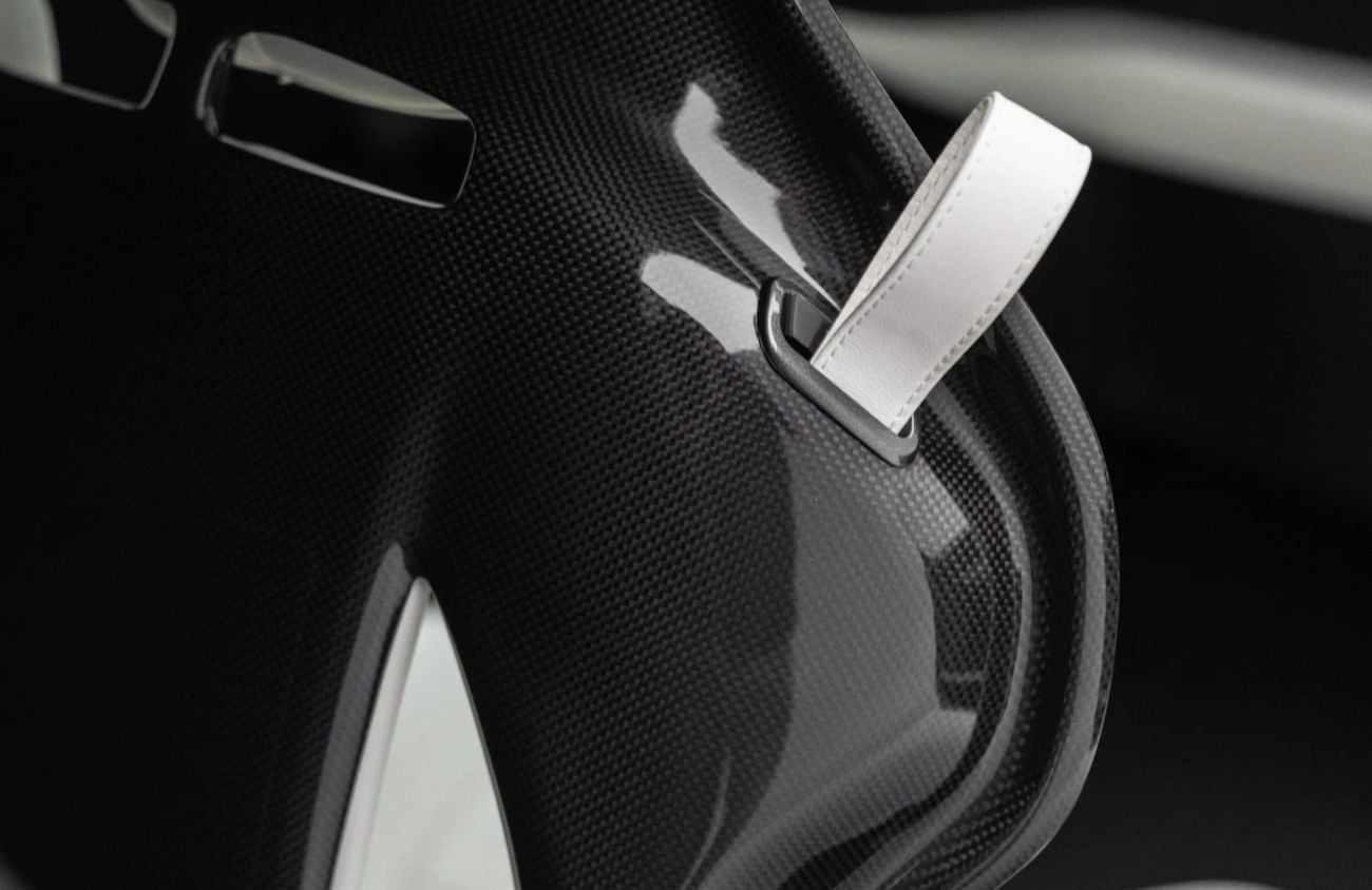 فيراري SF90 ستراديل سترادالي 4.0-liter twin-turbocharged V8 engine + 3 electric motors | Warranty