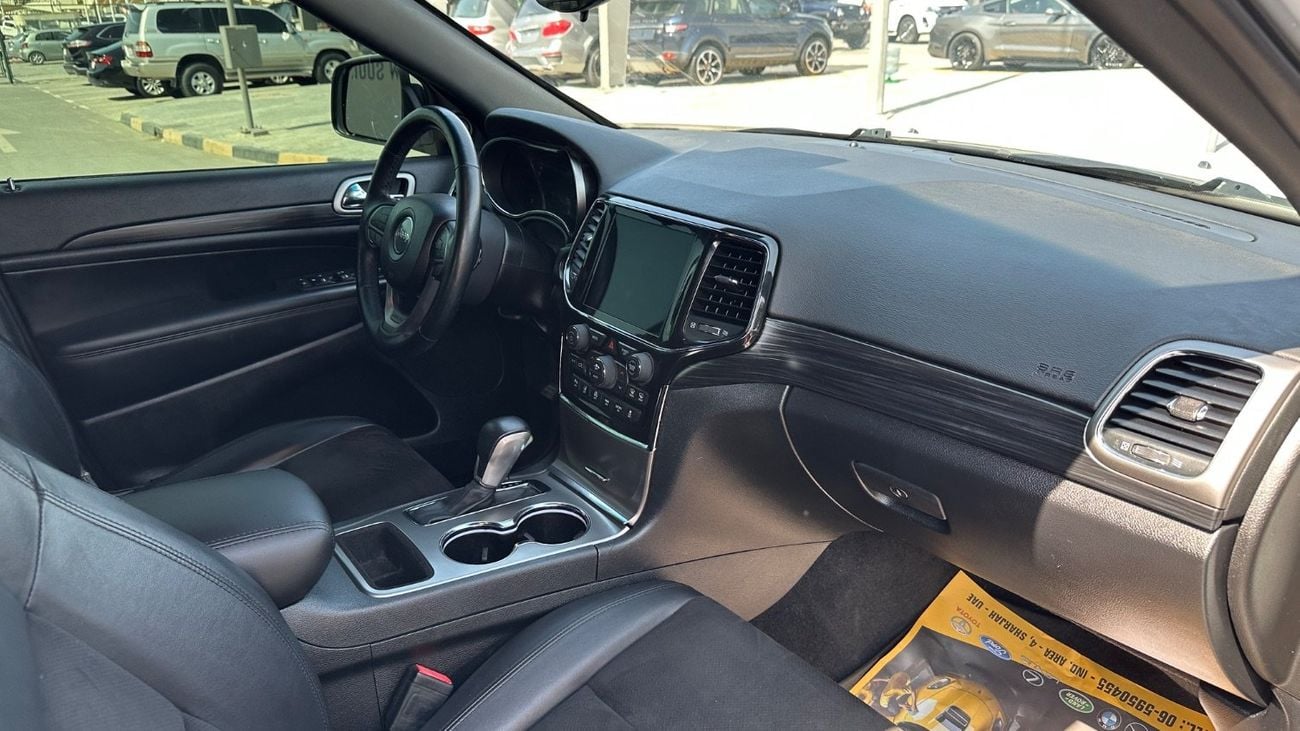 جيب جراند شيروكي Laredo 3.6L 4WD