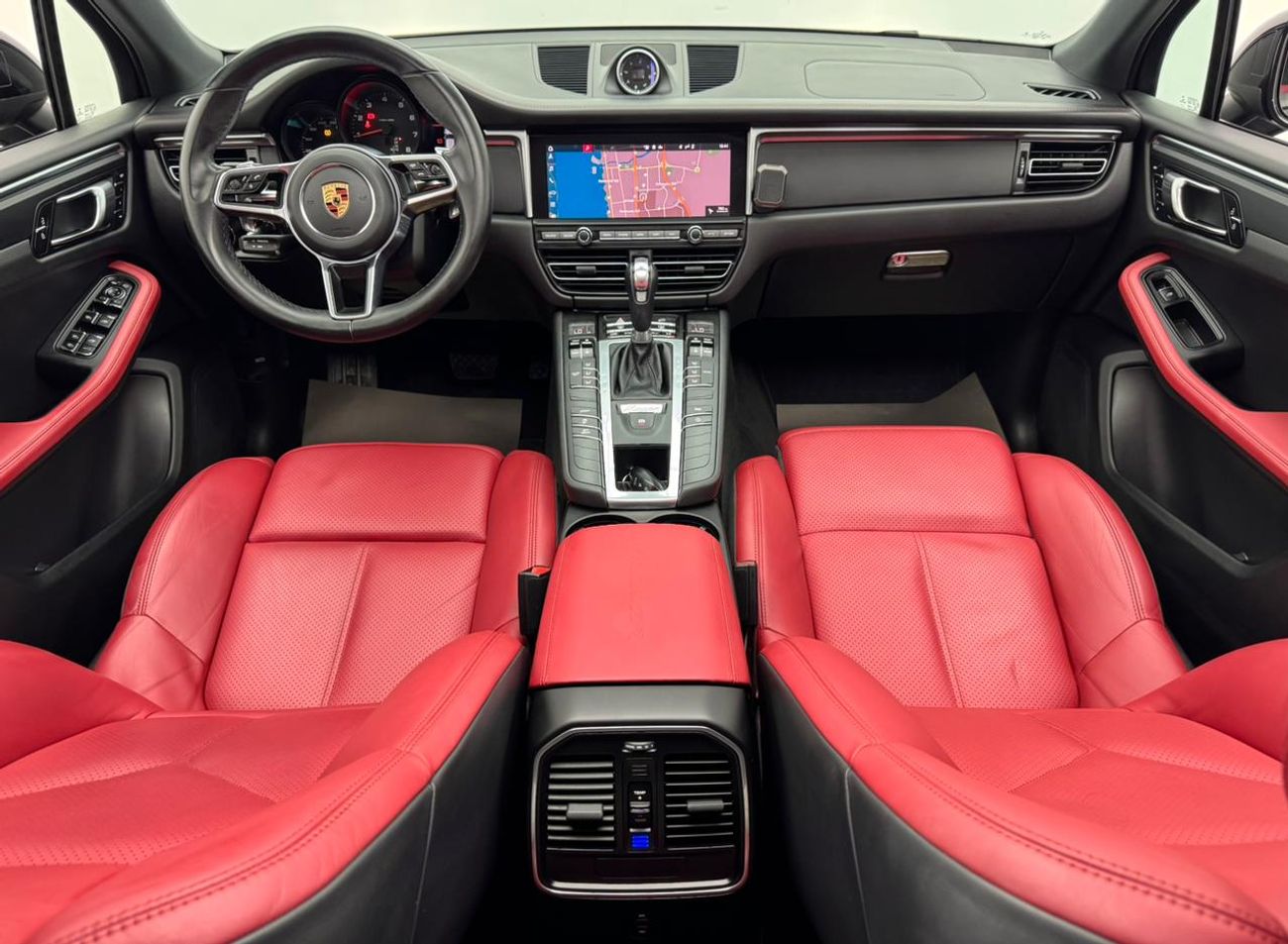 بورش ماكان Std 2.0L (252 HP) 2020 Porsche Macan, 1 Year Warranty, Porsche Service History, GCC