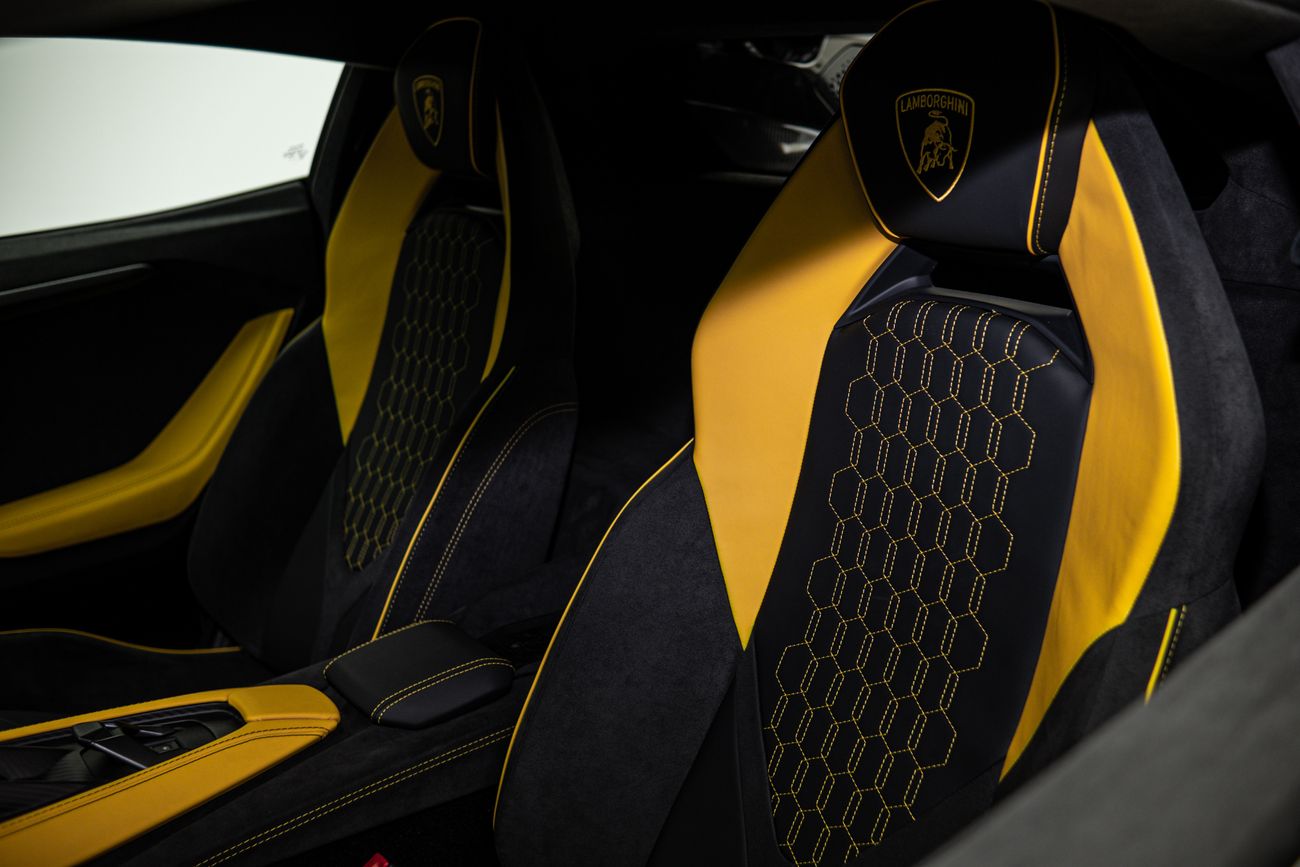 لامبورغيني ريفويلتو 6.5L V12 Hybrid