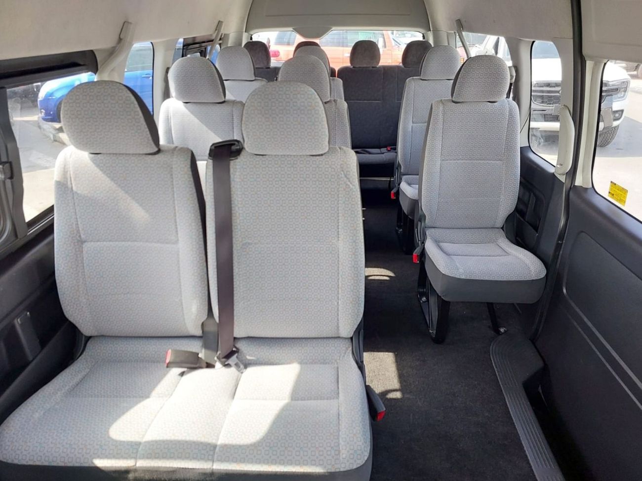 تويوتا هاياس (RAMADAN OFFER) TOYOTA HIACE COMMUTER VAN RHD 2016 MODEL 3.0 L DIESEL AUTOMATIC(PM29828)