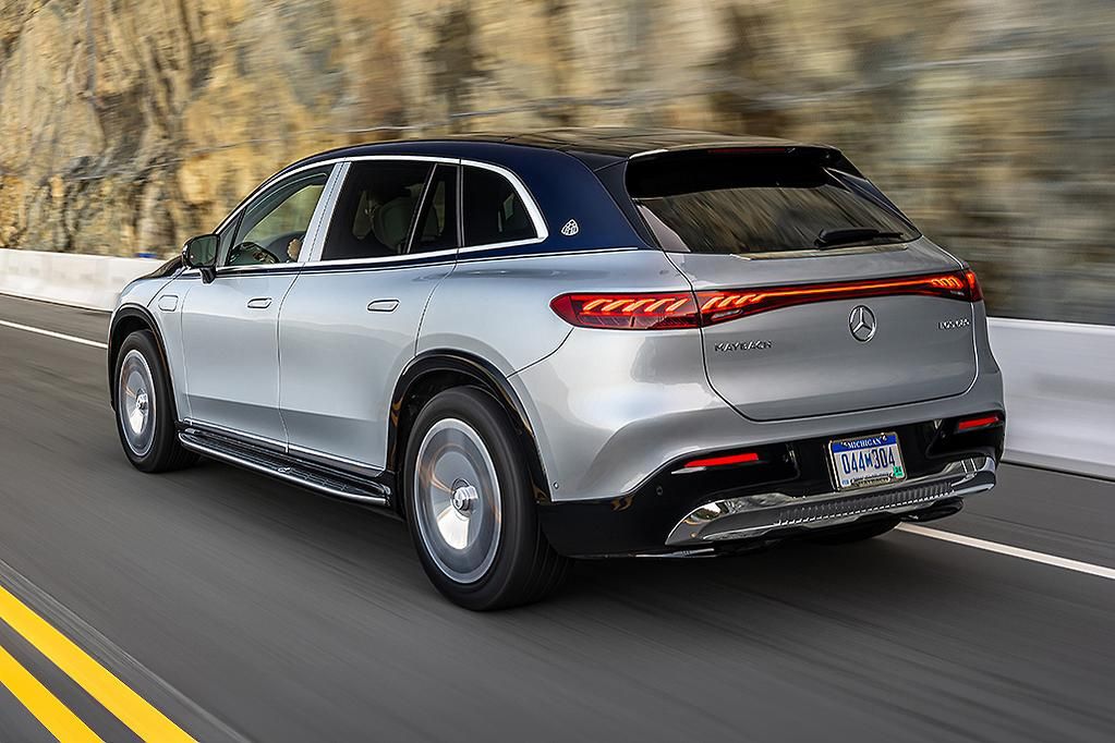 Mercedes-Benz EQS 680 exterior - Rear Right Angled