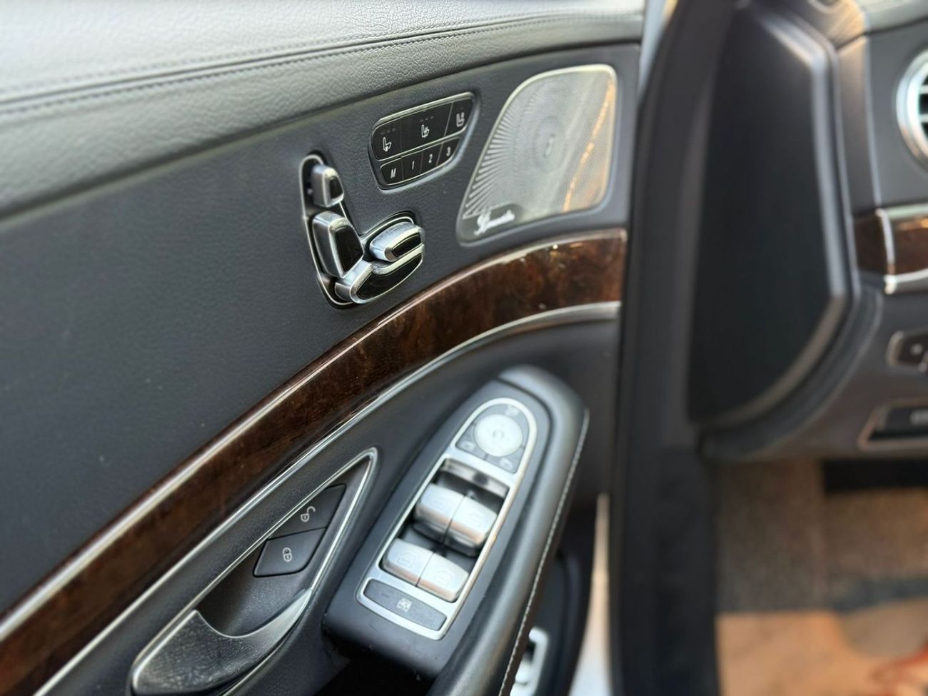 Mercedes-Benz S 560 Std 4.0L (463 HP)