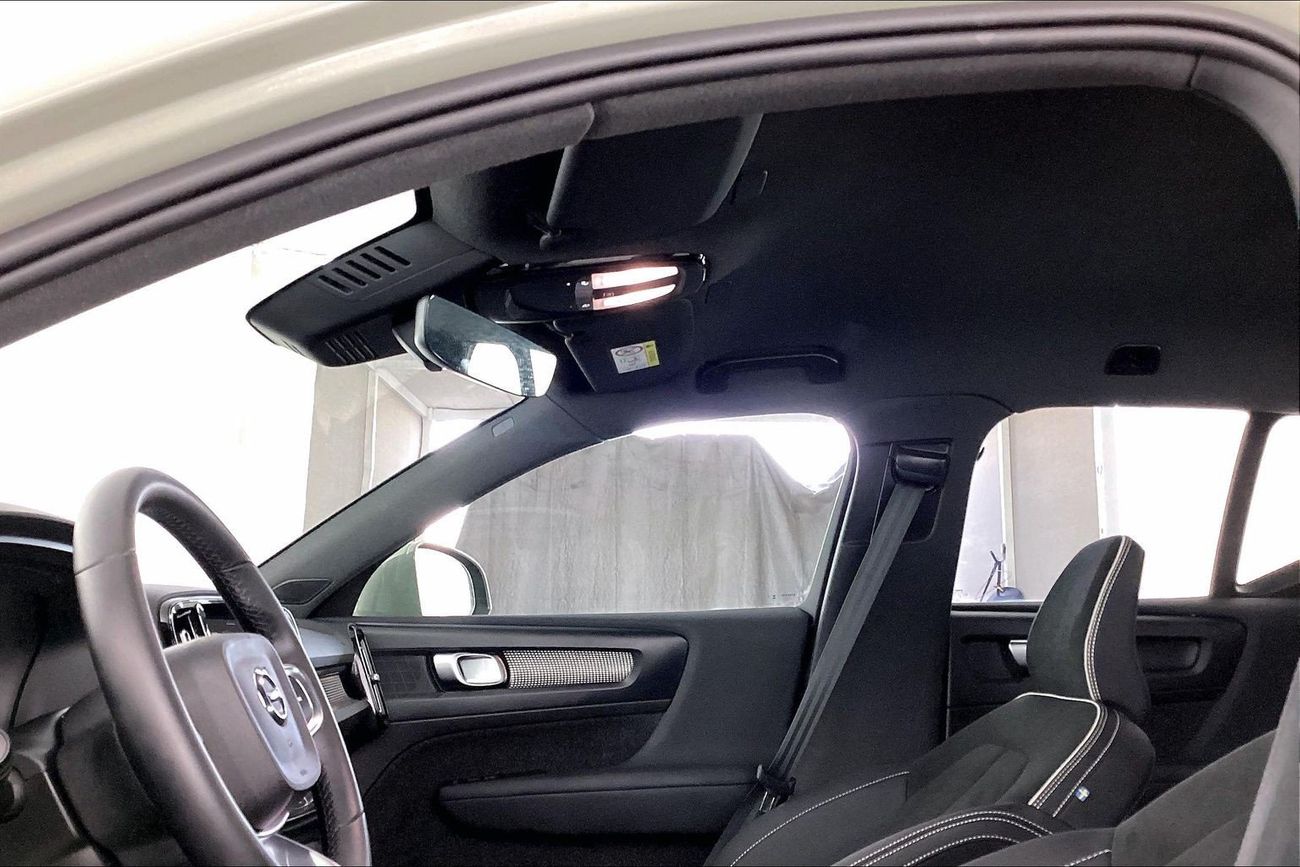 فولفو XC 40 B4 Core | Carnival Sale • UP TO AED 20,000 OFF | شامل الضمان | 0 ﺪﻔﻋﺓ ﺃﻮﻟﻯ