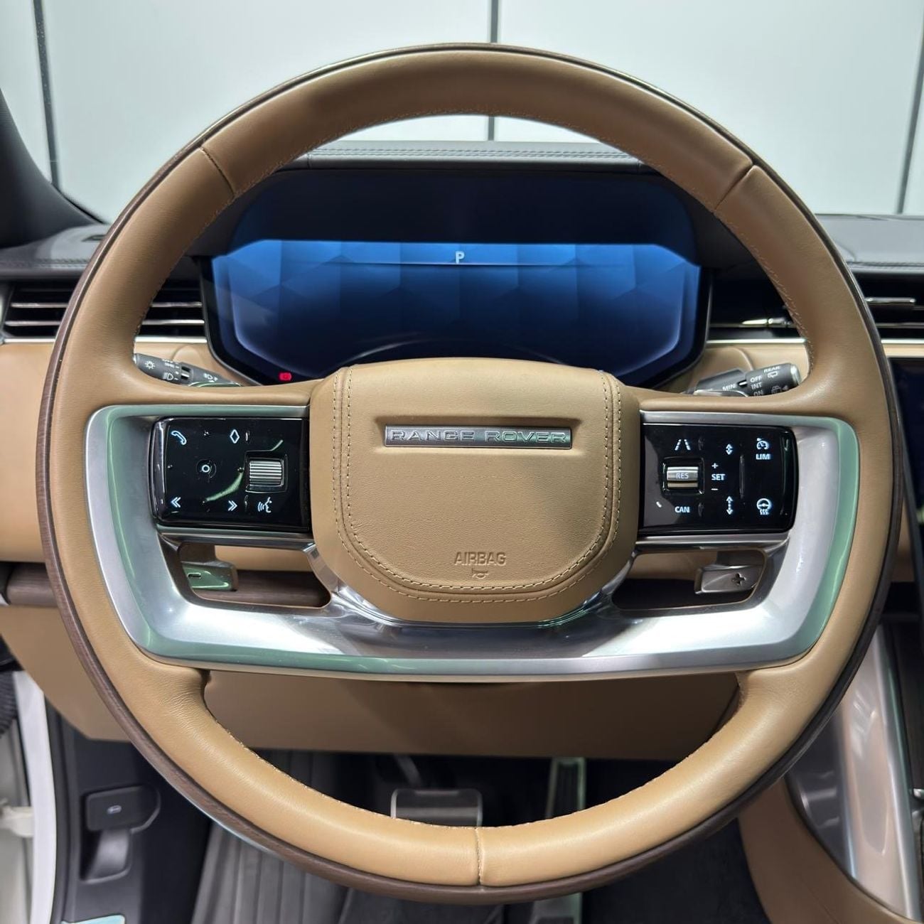 Land Rover Range Rover HSE P400 GCC warranty and service contract until 2030