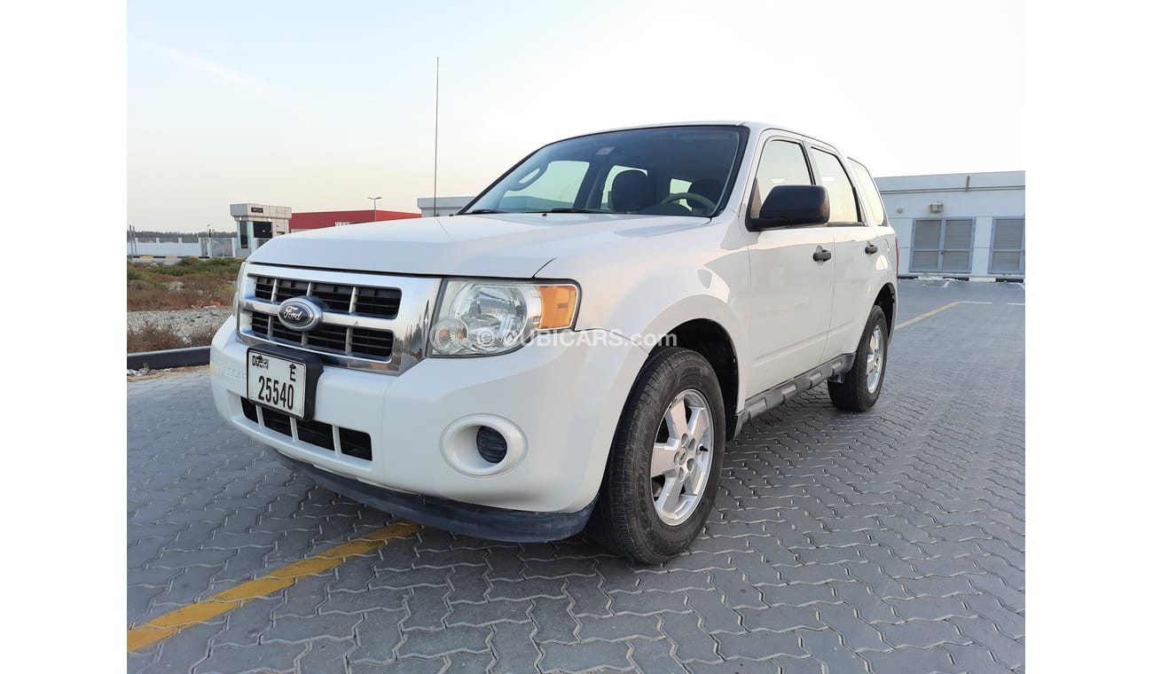 فورد إيسكاب فورد اسكيب موديل ٢٠١٢ خليجي بحالة ممتازة