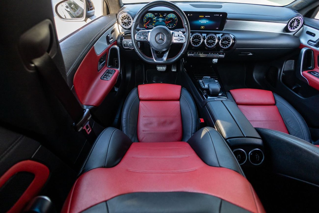 Mercedes-Benz CLA 250 Std 2.0L (221 HP)