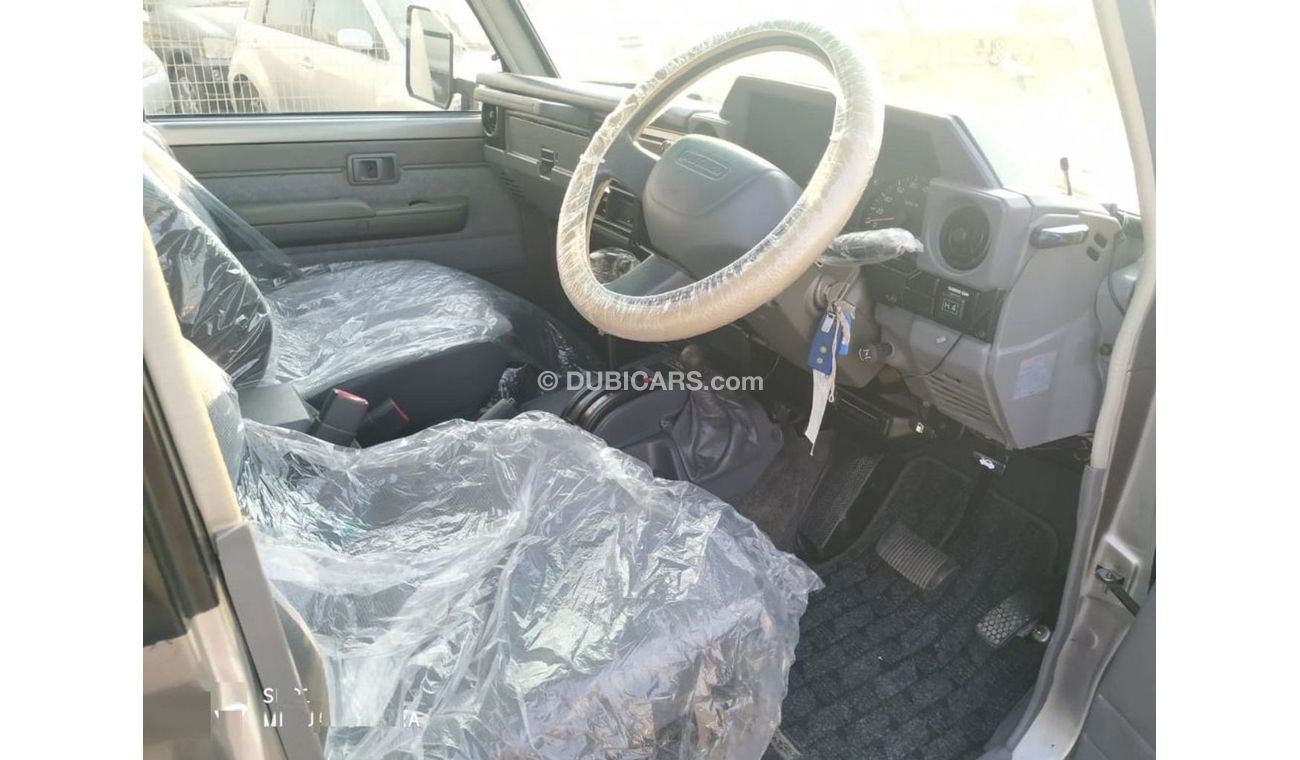تويوتا لاند كروزر Toyota land cruiser lx 2002 Right hand drive 4wd (Export only)