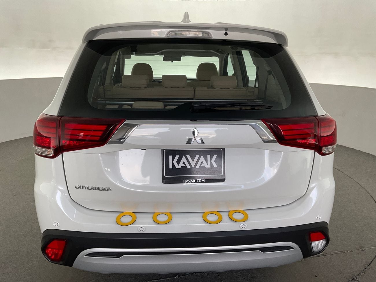 ميتسوبيشي آوتلاندر 2.5 GLX AUTO 4WD 7SEAT ML FABRIC SEATS | شامل الضمان | 0 ﺪﻔﻋﺓ ﺃﻮﻟﻯ