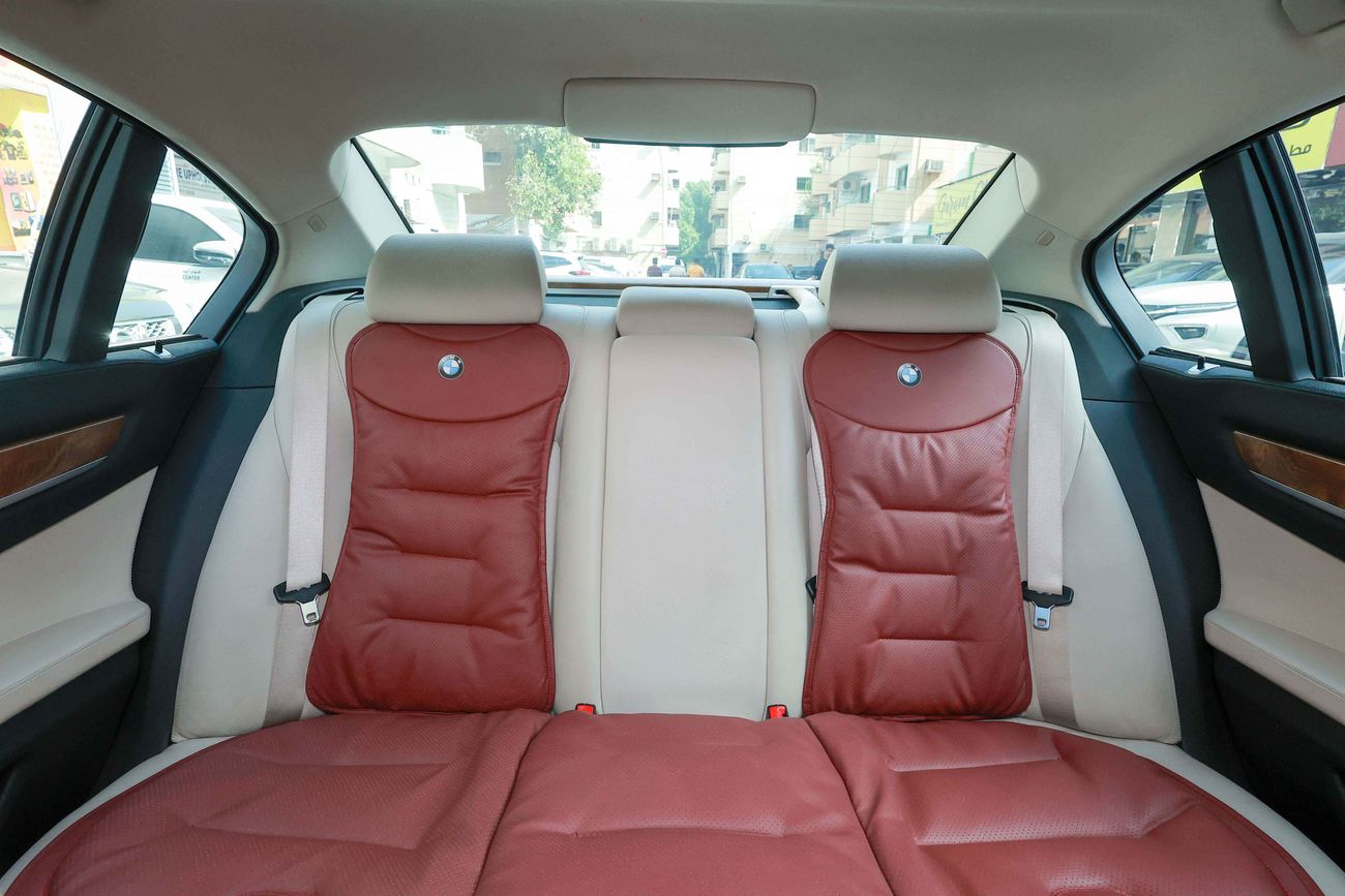 BMW 730Li Executive 4.0L (4 Door)