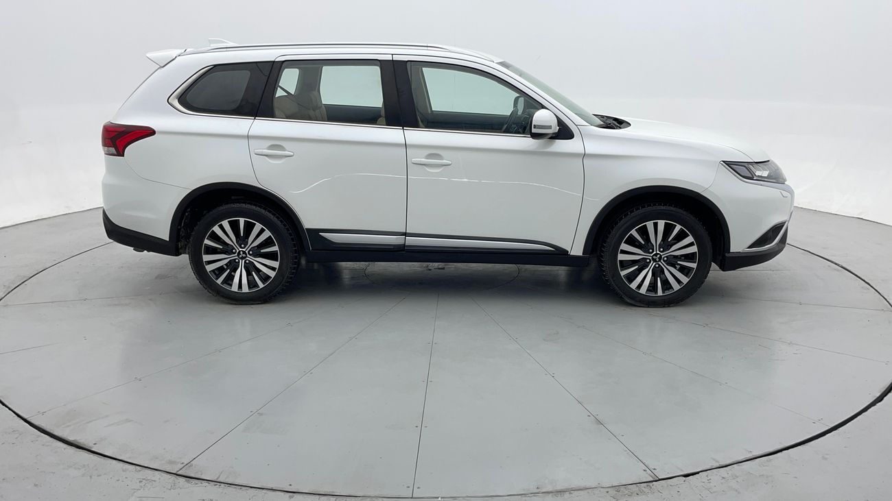 ميتسوبيشي آوتلاندر GLS MID 3 | بدون دفعة مقدمة | اختبار قيادة مجاني للمنزل