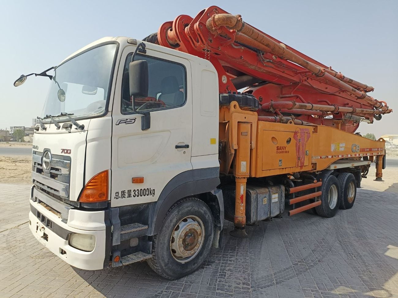 Hino 700